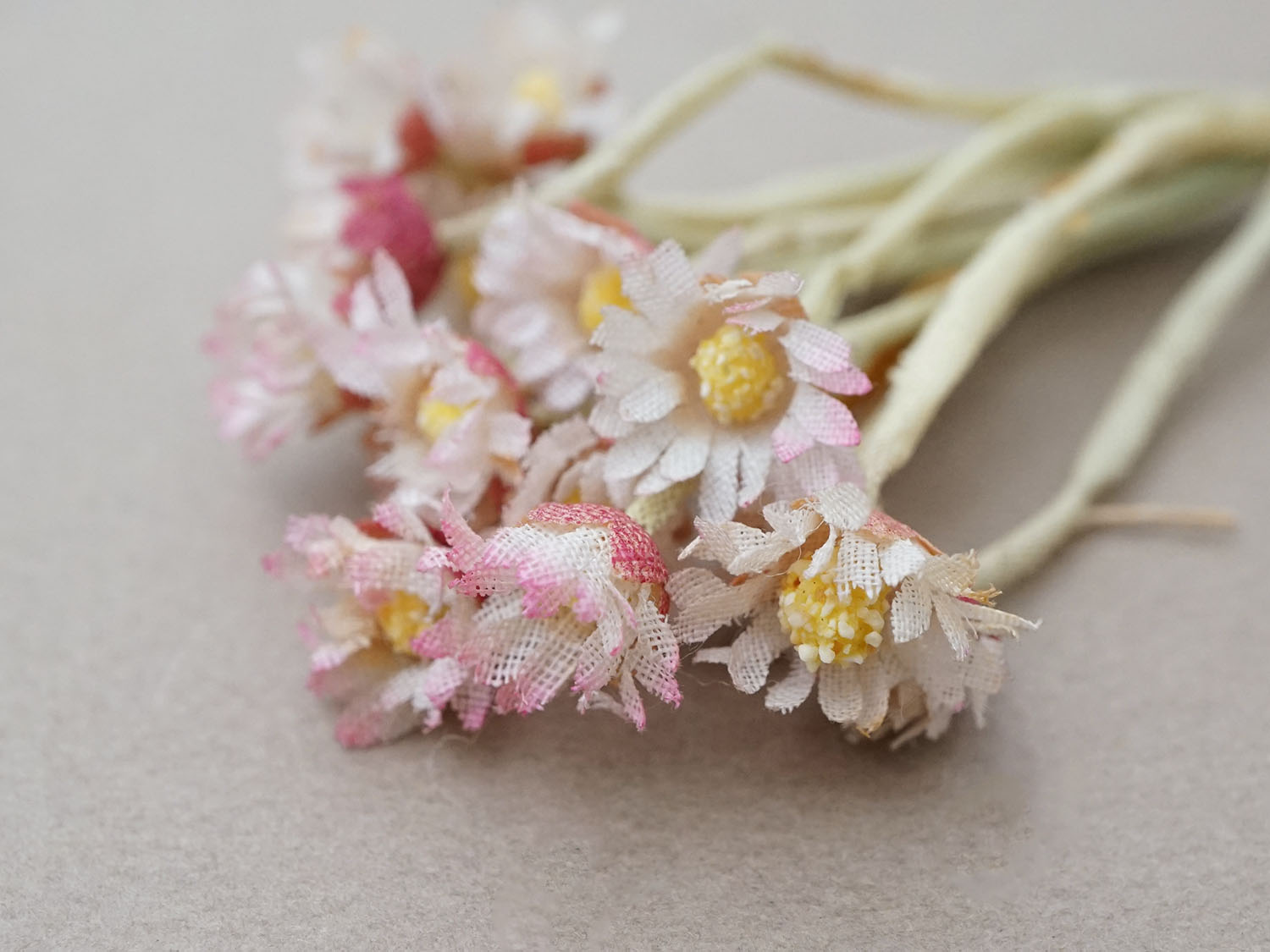 画像12: アンティーク デイジーの布花 16輪のセット (12)