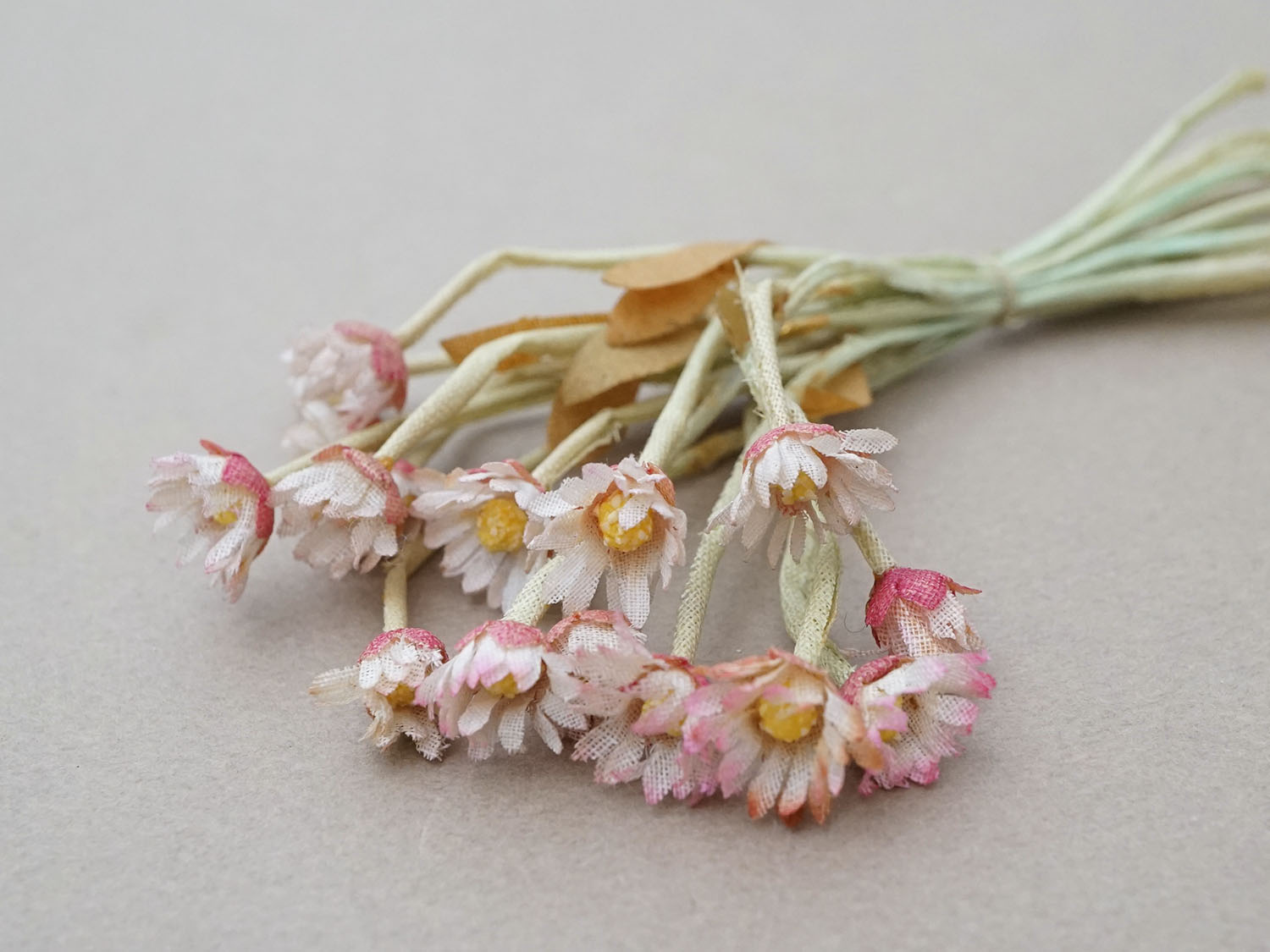 画像3: アンティーク デイジーの布花 16輪のセット (3)