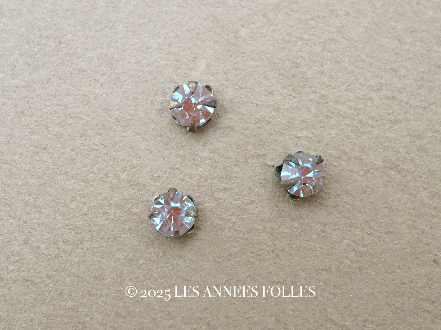 画像1: 【セール対象外】【クーポン対象外】アンティーク サフィレットのルース ピース売り チャトン ジュエリー用 グラスストーン カット入り ラウンド 4mm強 (1)