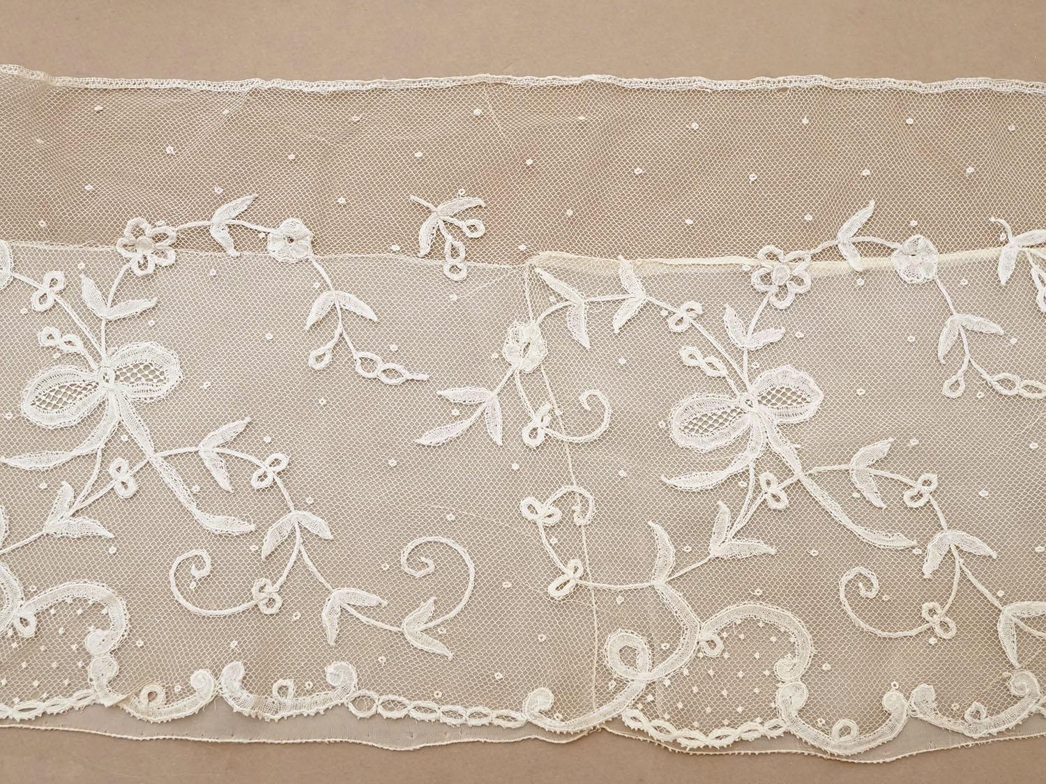 画像7: 19世紀末 アンティーク ドレスパーツ リボンのモチーフ アプリカシオン・アングルテール  4.2m 幅広22.5cmオフホワイト ボビンレース (7)