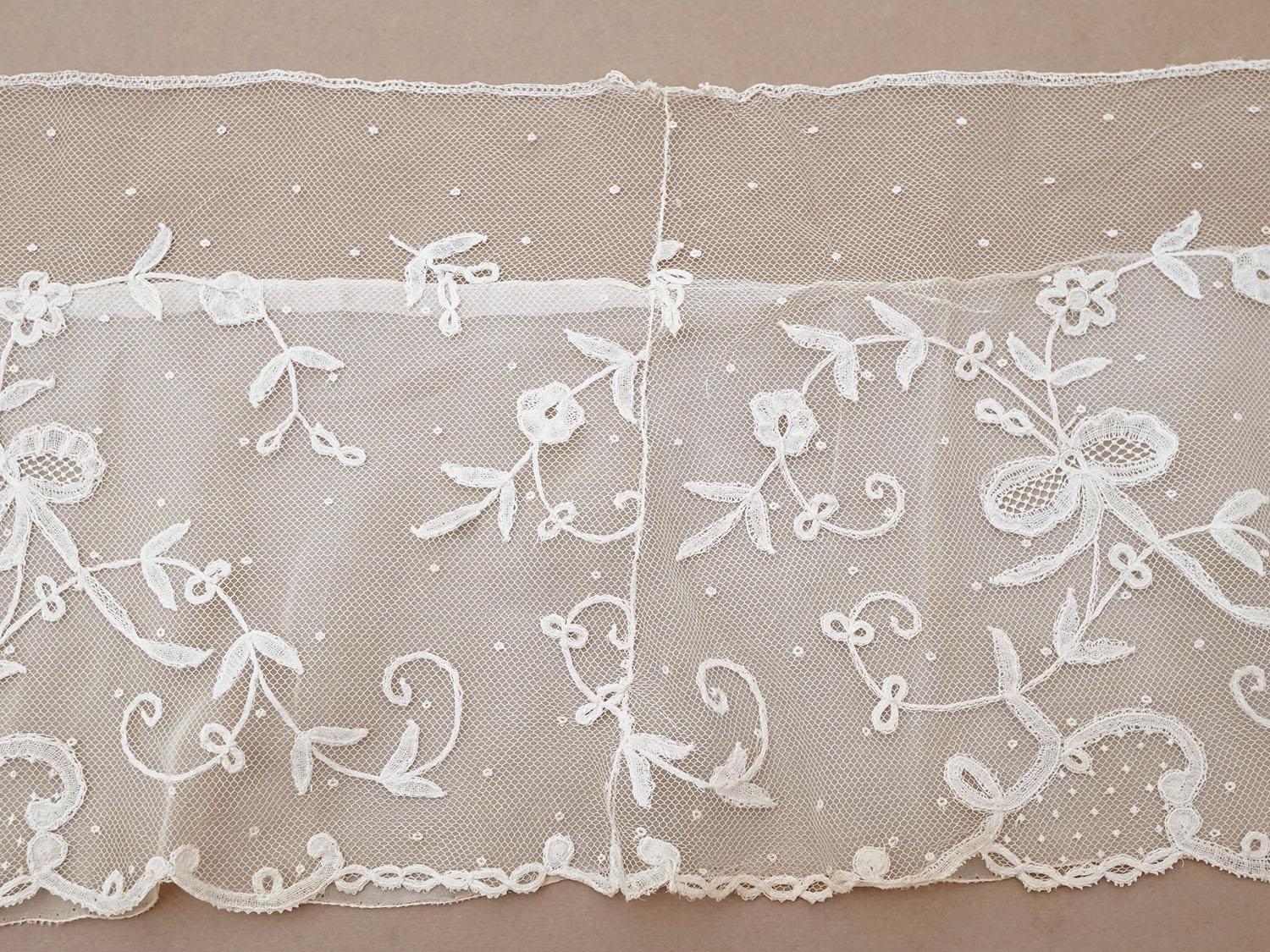 画像6: 19世紀末 アンティーク ドレスパーツ リボンのモチーフ アプリカシオン・アングルテール  4.2m 幅広22.5cmオフホワイト ボビンレース (6)