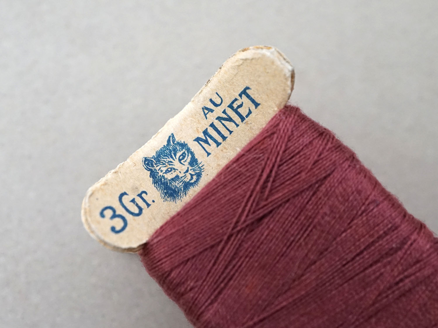 画像2: アンティーク  猫の糸巻き ボルドー - AU MINET - (2)