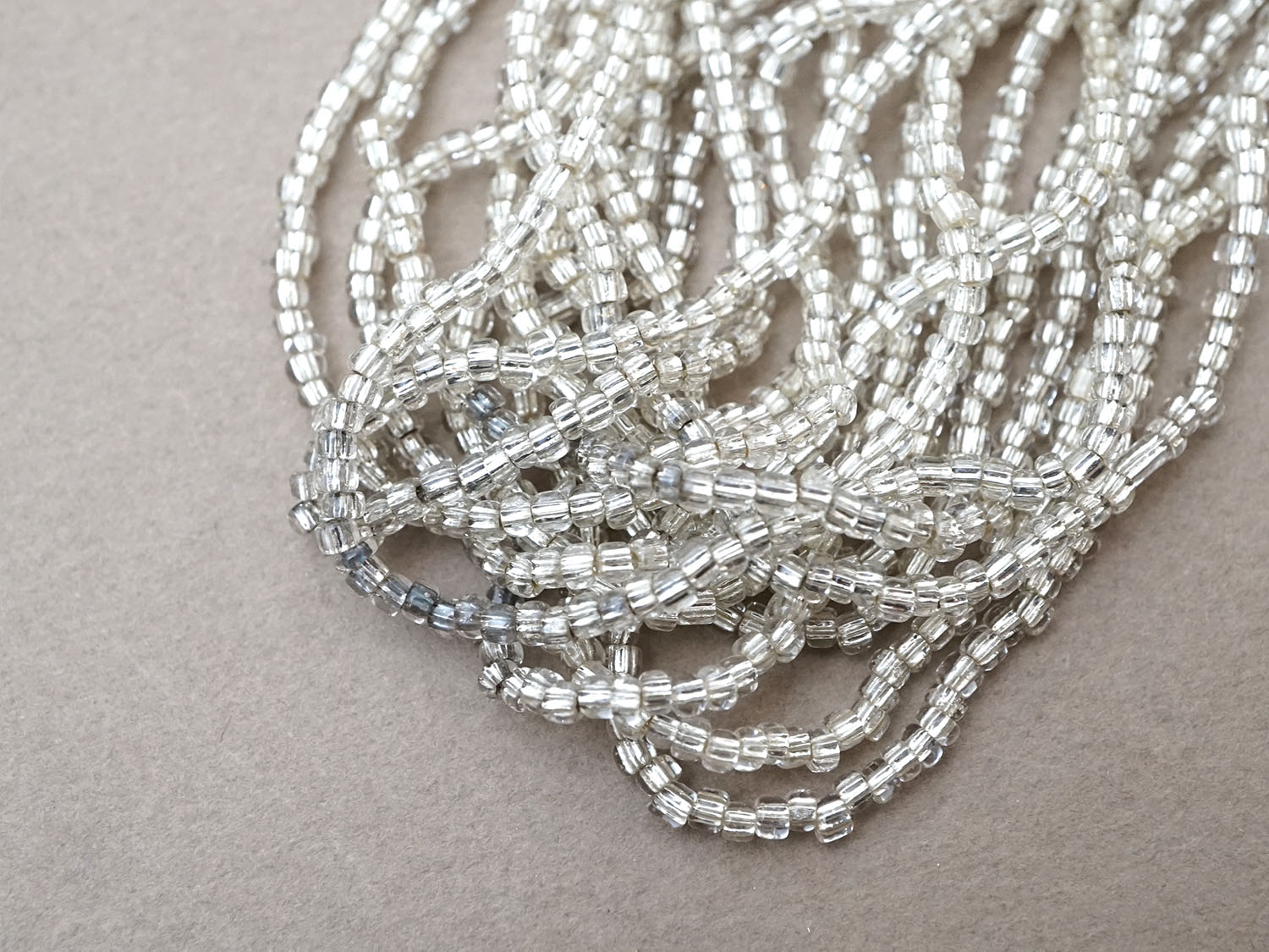 画像5: アンティーク ライン入り クリア＆シルバー シードビーズ ガラスビーズ 57〜63g (5)