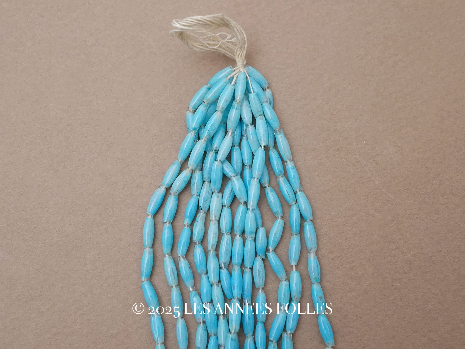 画像1: アンティーク スフレビーズ ターコイズブルー 2.5×7mm 約480ピース 吹きガラス製ビーズ (1)