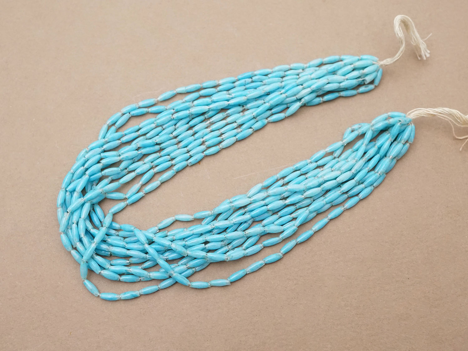 画像2: アンティーク スフレビーズ ターコイズブルー 2.5×7mm 約480ピース 吹きガラス製ビーズ (2)