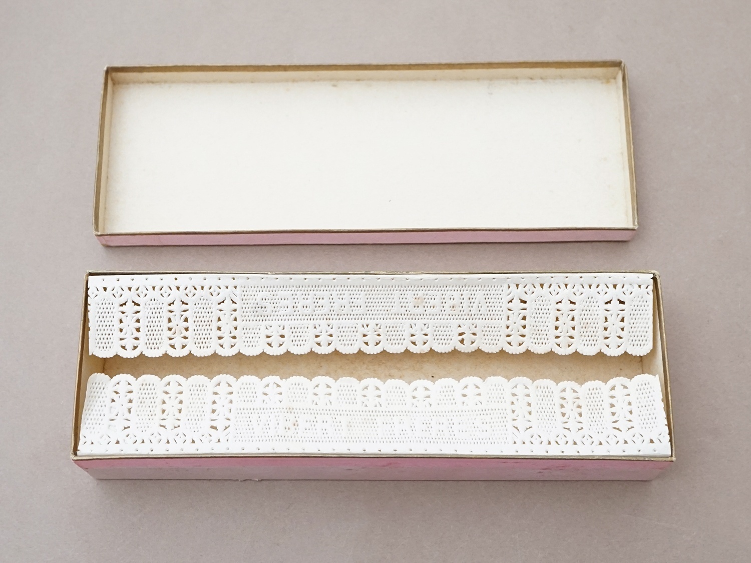 画像4: 【クリスマスセール2025対象外】アンティーク 薔薇のソープボックス レースペーパー付き SAVON ROSE DE MAI - VIBERT FRERES PARIS - (4)