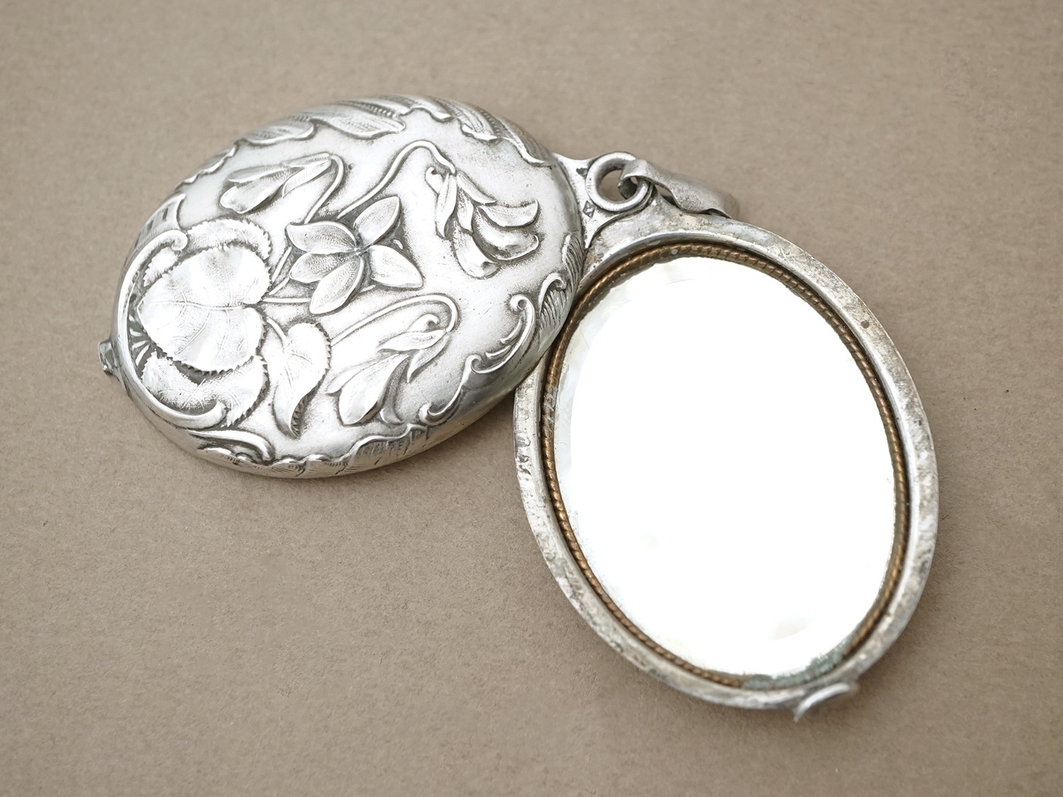 画像4: 【セール対象外】【クーポン対象外】アンティーク 菫 スライド式 ミラー シャトレーヌ用 シルバー製  (4)