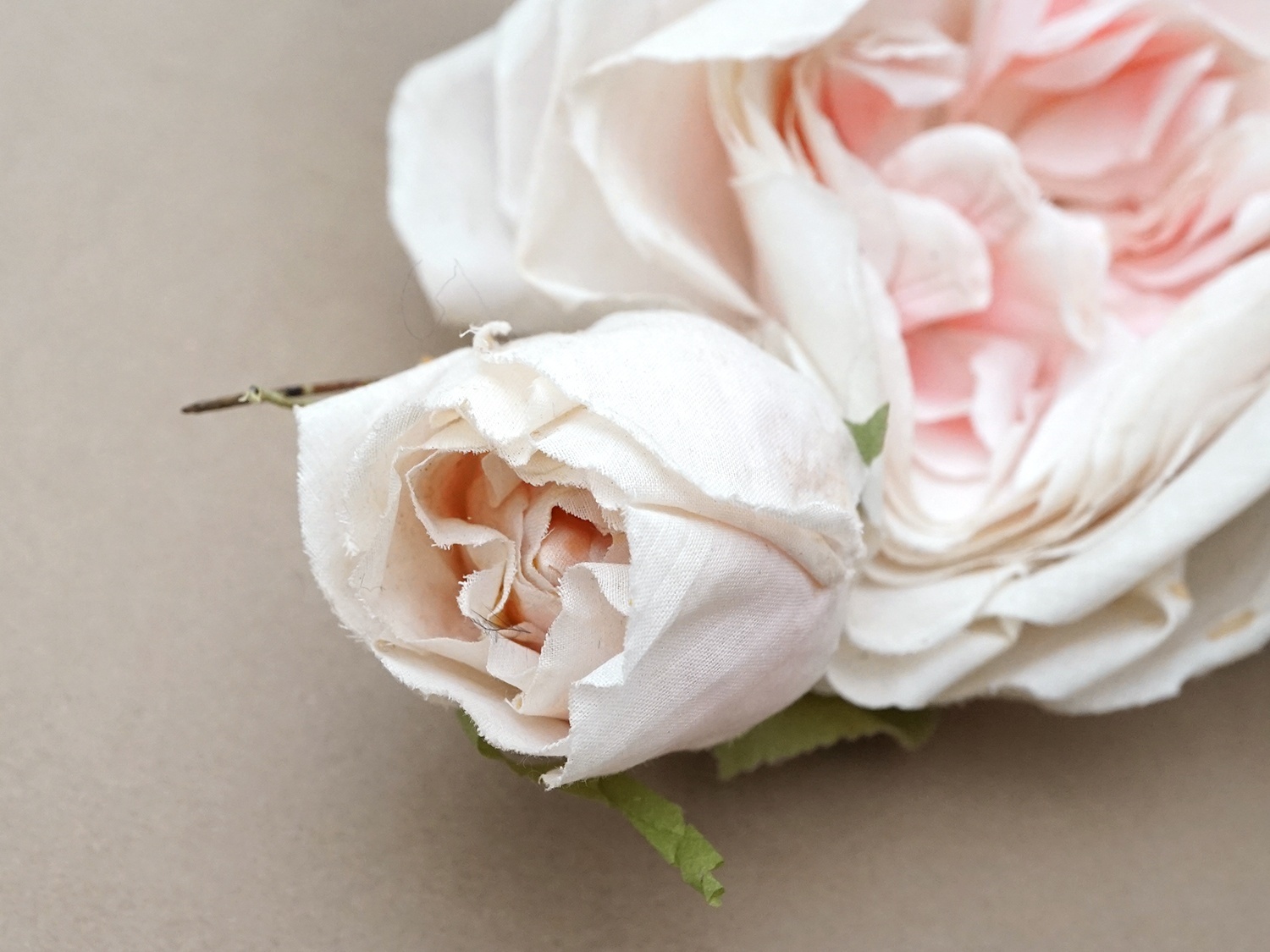 画像3: 【クリスマスセール2025対象外】1900年頃 アンティーク薔薇の大きな布花 パウダーピンク (3)