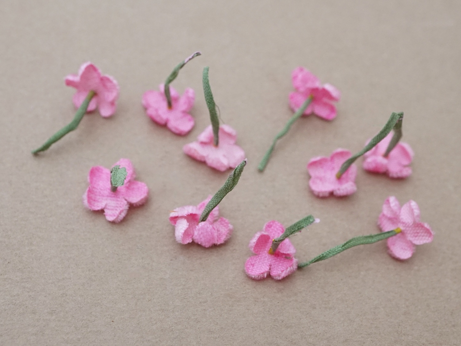 画像5: 【クリスマスセール2025対象外】アンティーク 勿忘草 ベルベットの布花  ピンク 9〜10ピースのセット 15mm (5)