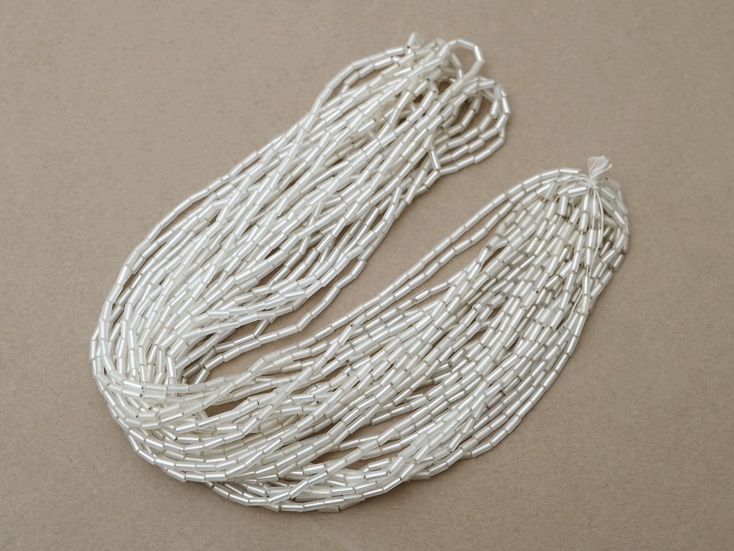 画像2: アンティーク ガラスビーズ 半透明＆シルバー ガラス製 5×2mm 36〜39g (2)