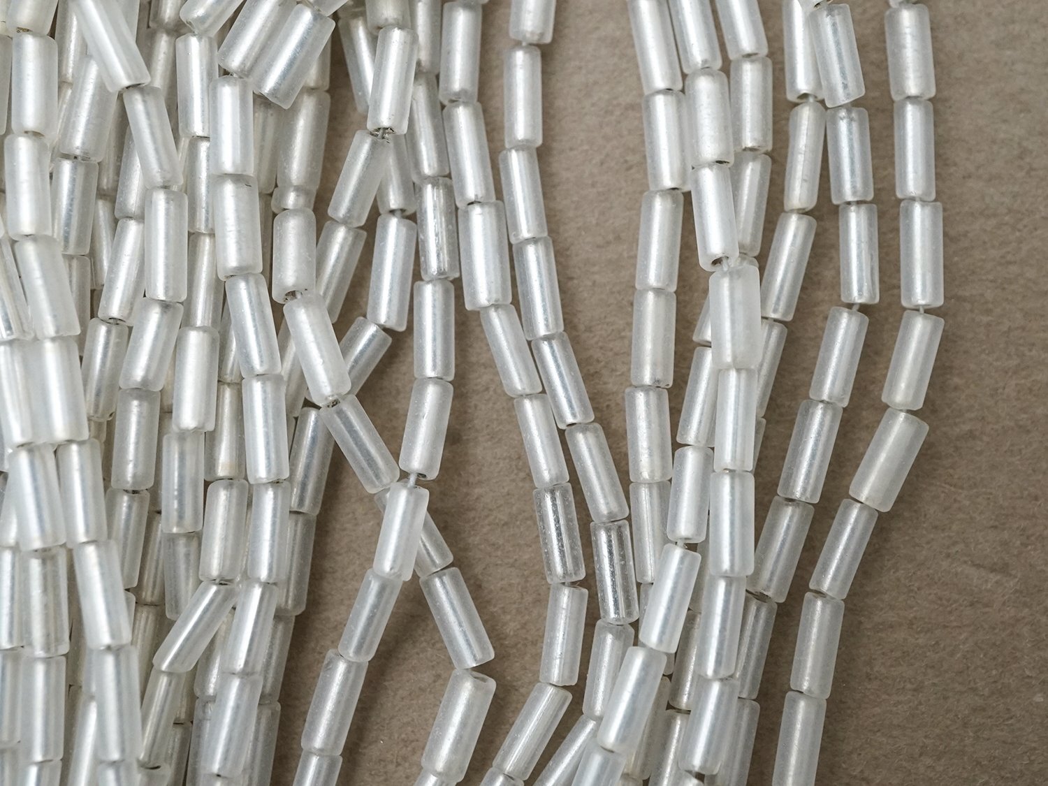 画像3: アンティーク ガラスビーズ 半透明＆シルバー ガラス製 5×2mm 36〜39g (3)