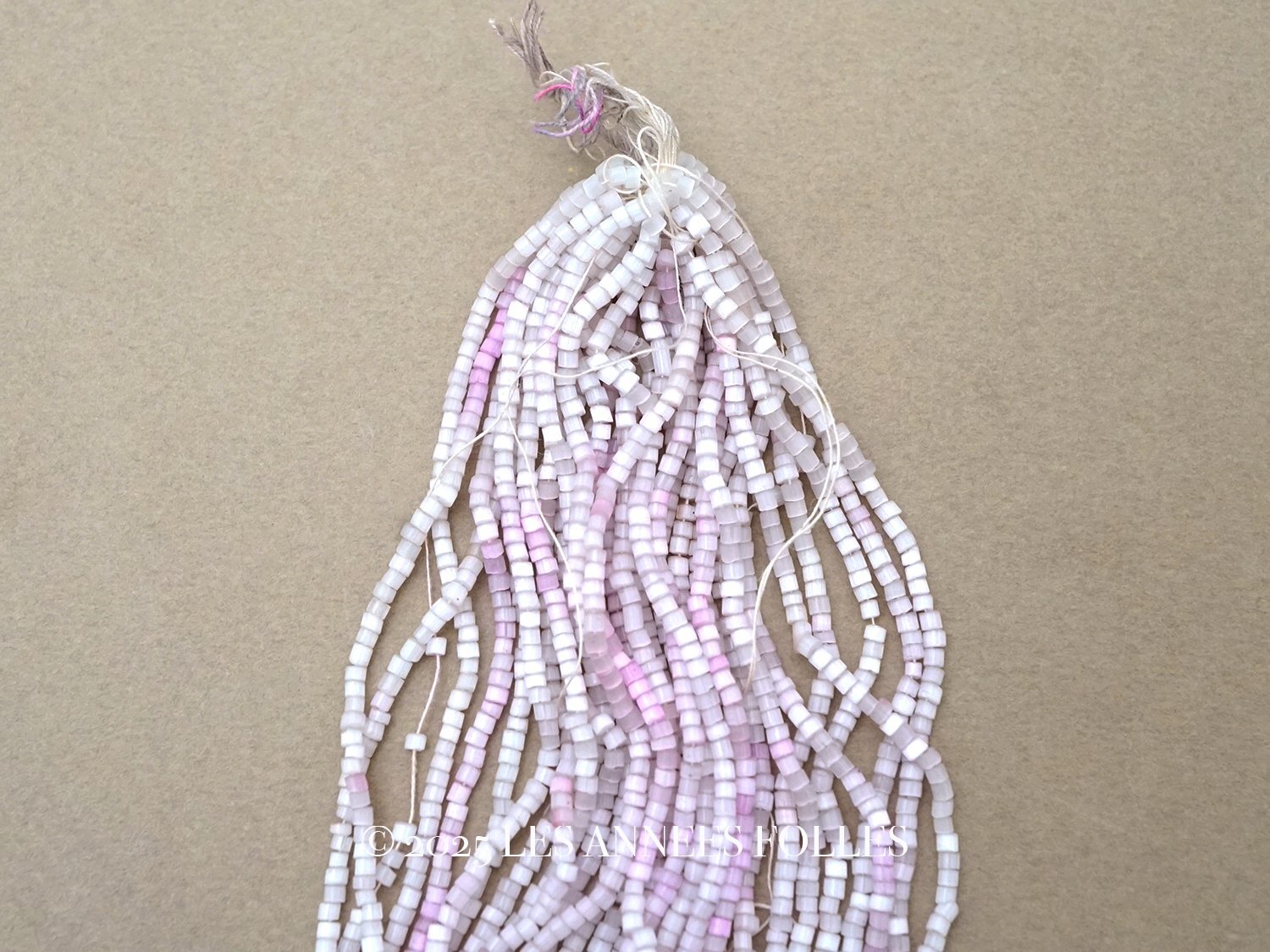 画像1: アンティーク サティネビーズ ライラックパープル 1cm=6粒 49g ガラスビーズ (1)