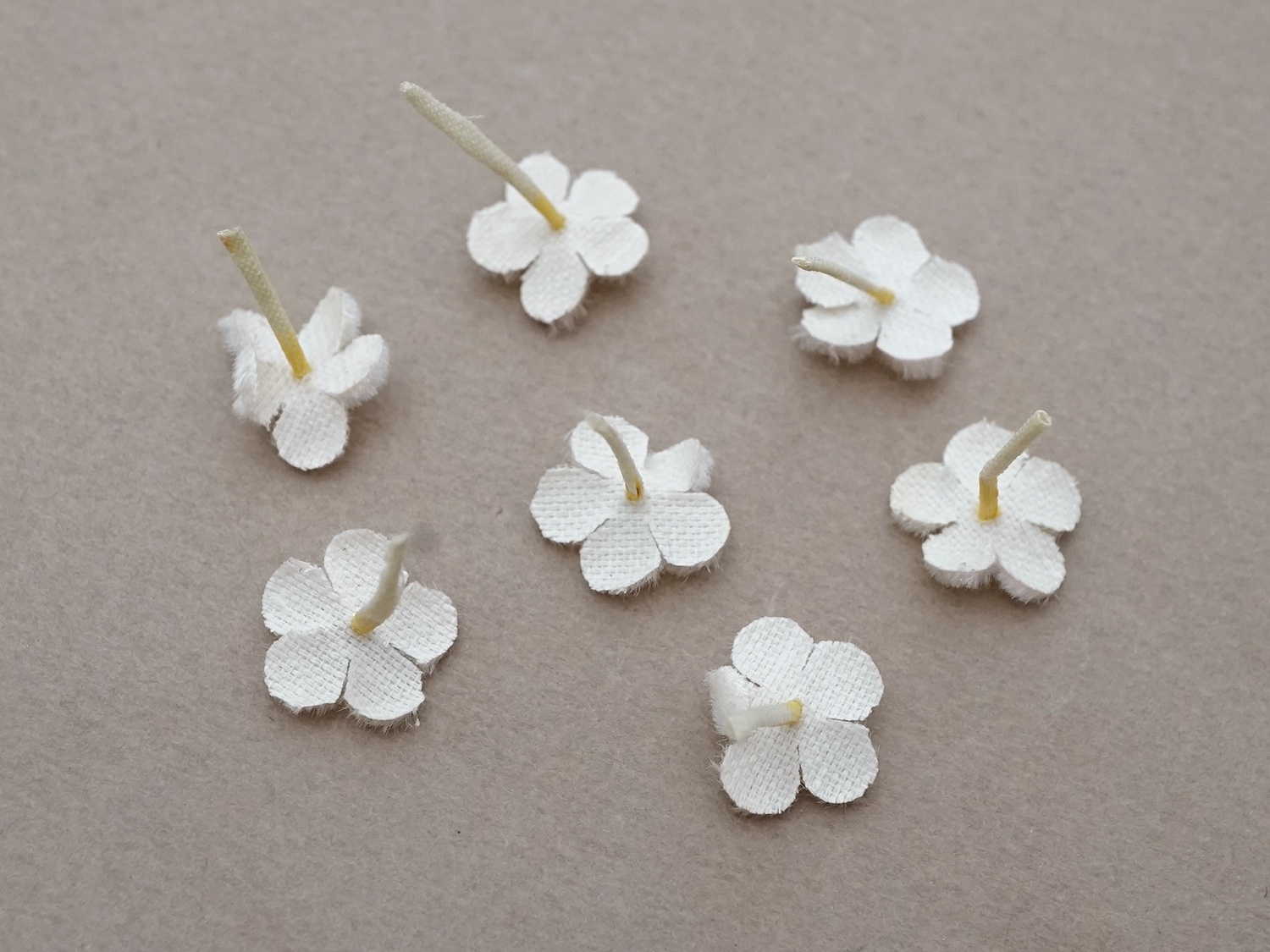 画像4: アンティーク 勿忘草 ベルベットの布花  オフホワイト 7ピースのセット 15mm (4)