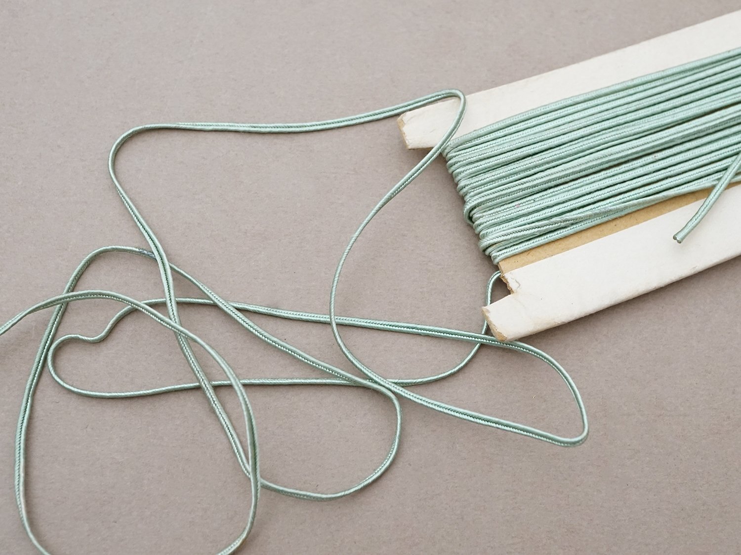 画像2: アンティーク 紐 ミントグリーン 3m 2mm幅 (2)