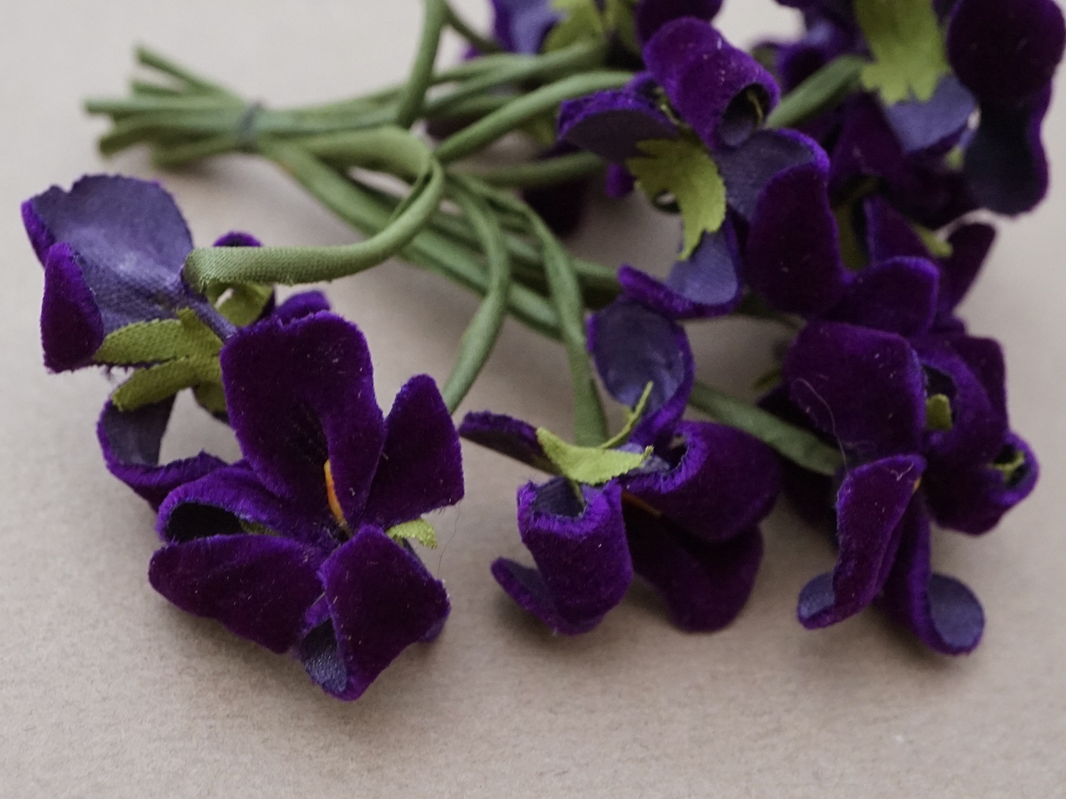 画像4: アンティーク 菫の布花 ベルベット 12輪のブーケ (4)