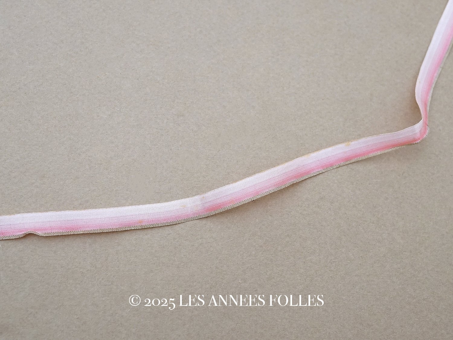 画像1: アンティーク シルクリボン 金糸の縁取り ピンクのグラデーション 幅7mm シルク製 リボン (1)