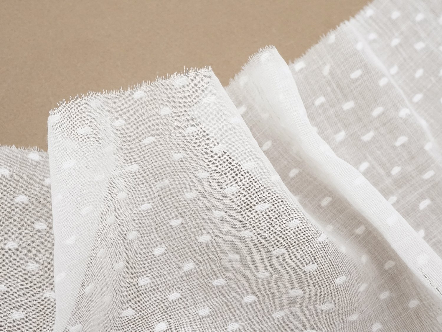 画像4: アンティーク  ドット刺繍入り コットンオーガンジー オフホワイト ファブリック 83×77cm (4)