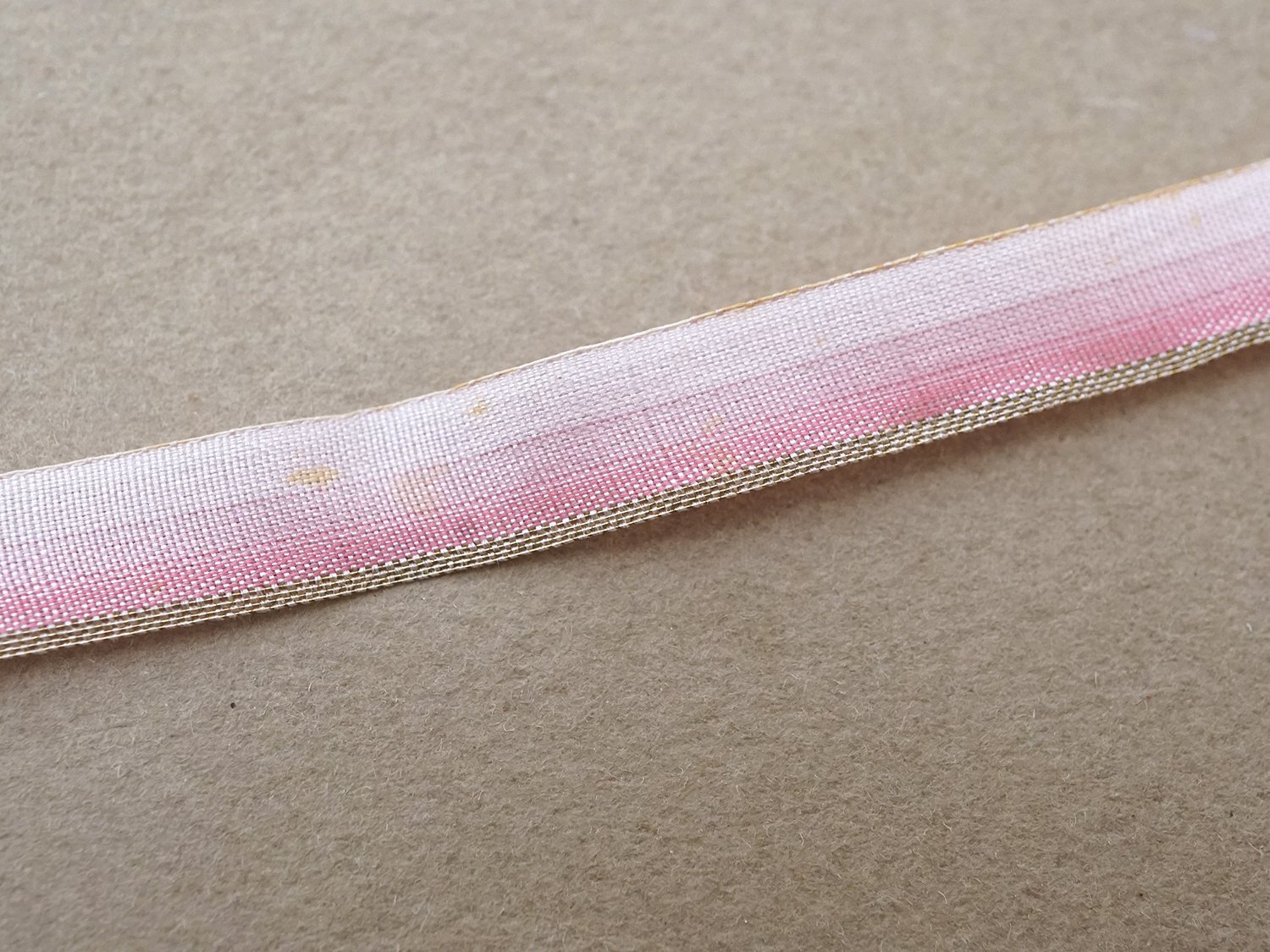 画像3: アンティーク シルクリボン 金糸の縁取り ピンクのグラデーション 幅7mm シルク製 リボン (3)