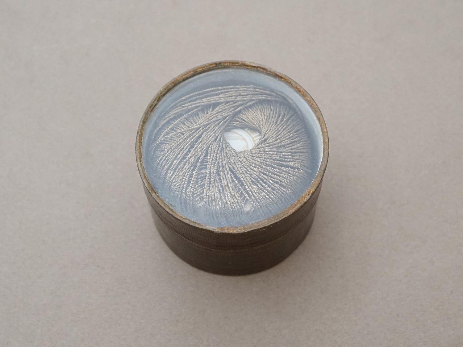 画像4: アンティーク 硝子の蓋の糸箱 スレッドケース  (4)