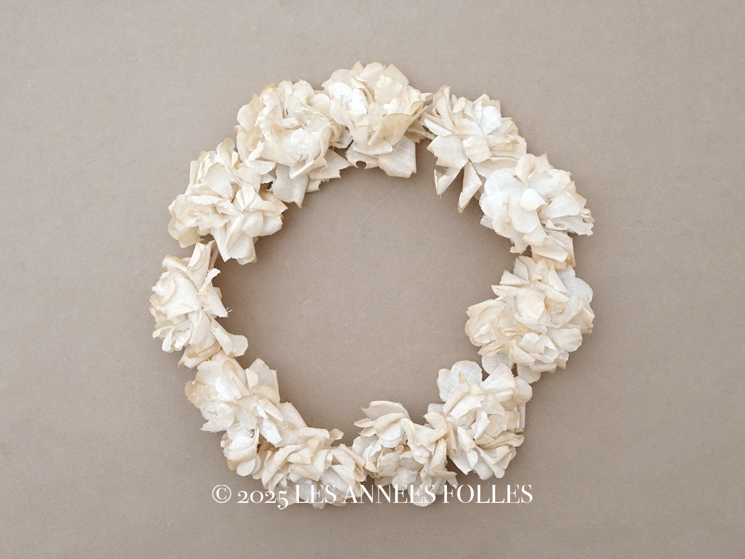 画像1: アンティーク 薔薇の布花のティアラ 花冠  オフホワイト (1)