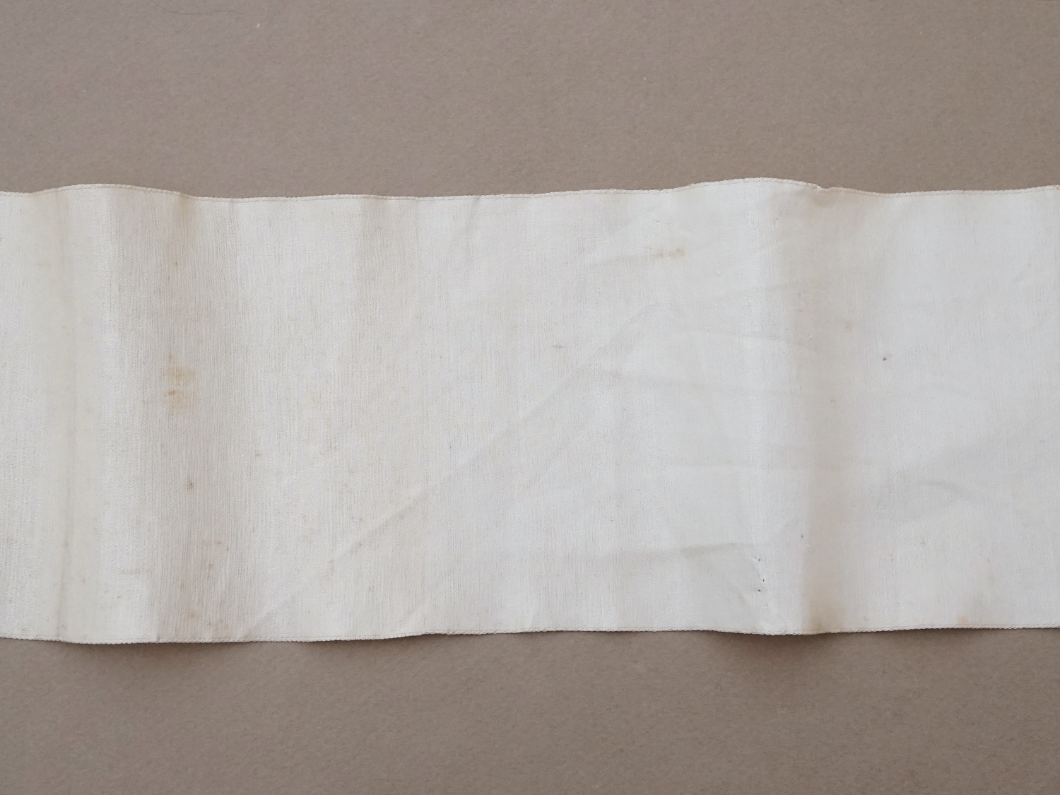 画像9: 18世紀 アンティーク シルクサテンのファブリック オフホワイト 205cm (9)