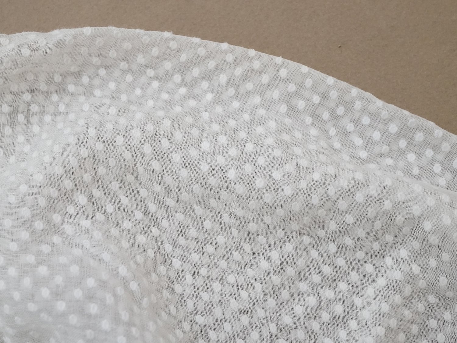 画像7: 1900年頃 アンティーク ベビー用 ブラウスドット刺繍のコットンファブリック  (7)
