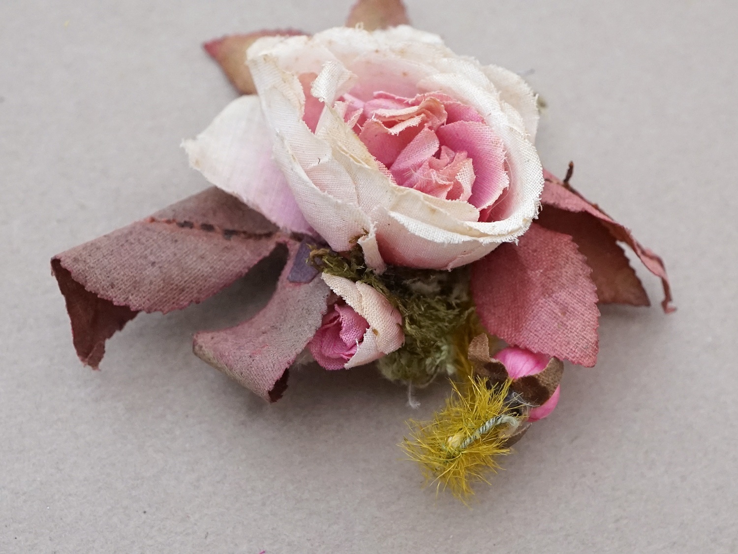 画像2: 1900年頃 アンティーク薔薇の布花 パウダーピンク (2)