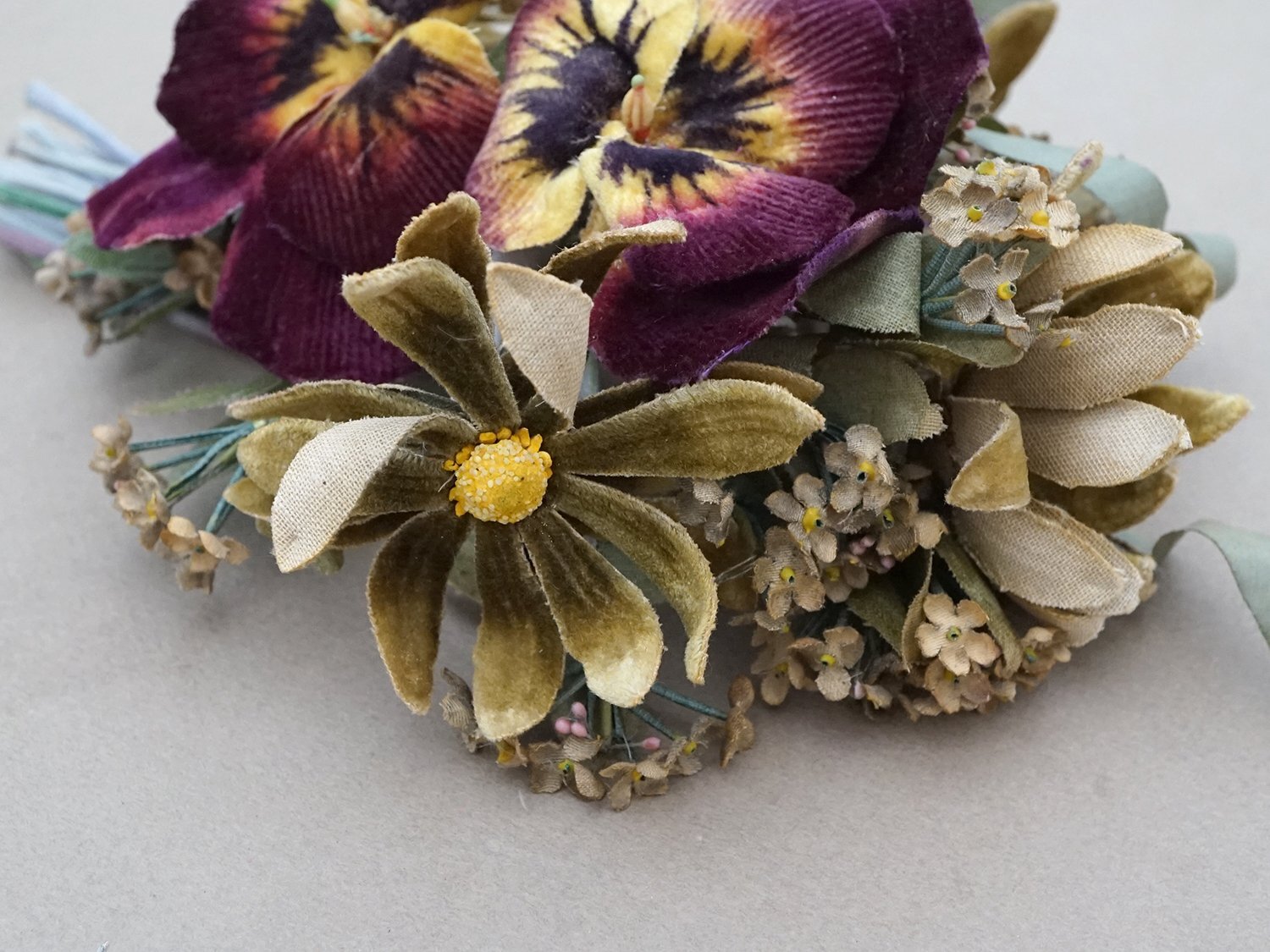 画像4: アンティーク 布花 パンジー&マーガレット＆勿忘草の大きなブーケ (4)