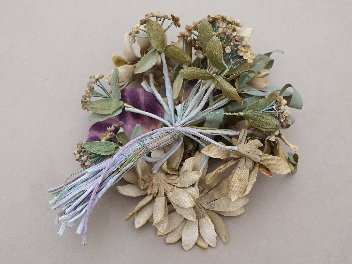 画像7: アンティーク 布花 パンジー&マーガレット＆勿忘草の大きなブーケ (7)