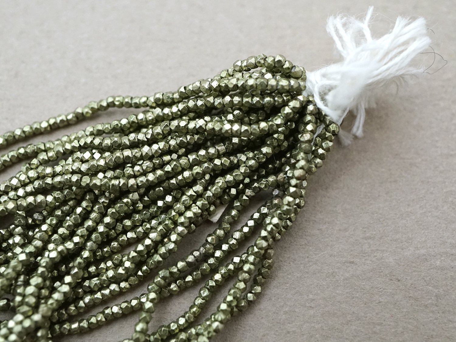 画像6: アンティーク 極小 カット入り メタルビーズ 枯れ草色 キャビアビーズ P5 メタル製 ビーズ (6)