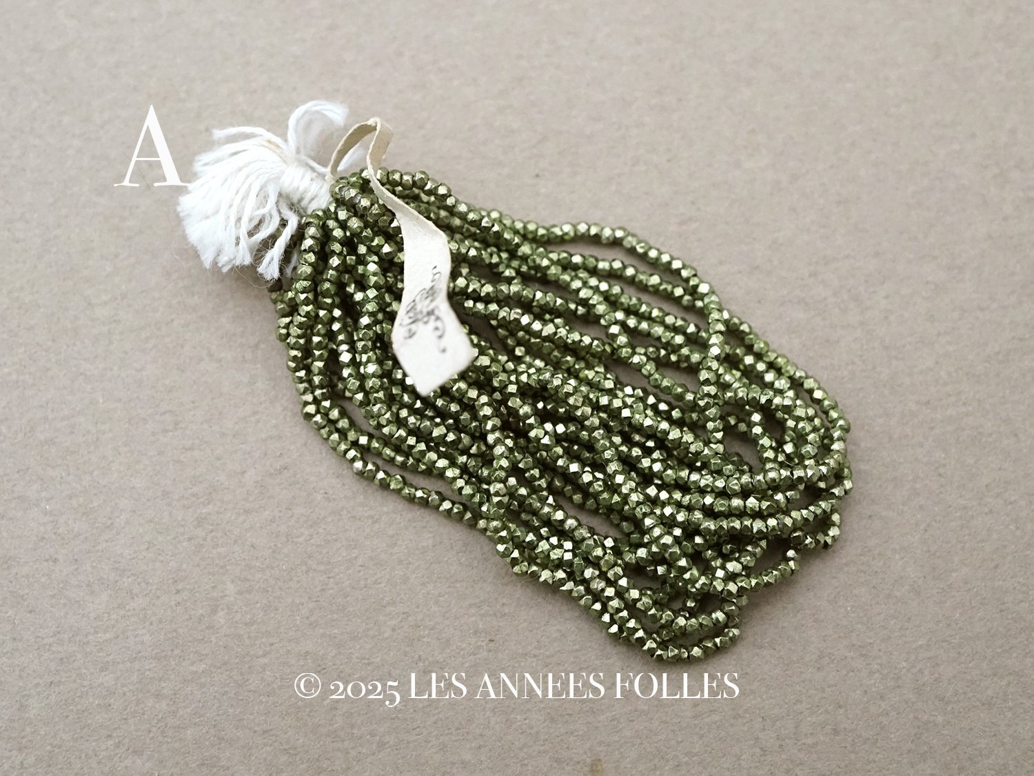 画像2: アンティーク 極小 カット入り メタルビーズ 枯れ草色 キャビアビーズ P5 メタル製 ビーズ (2)