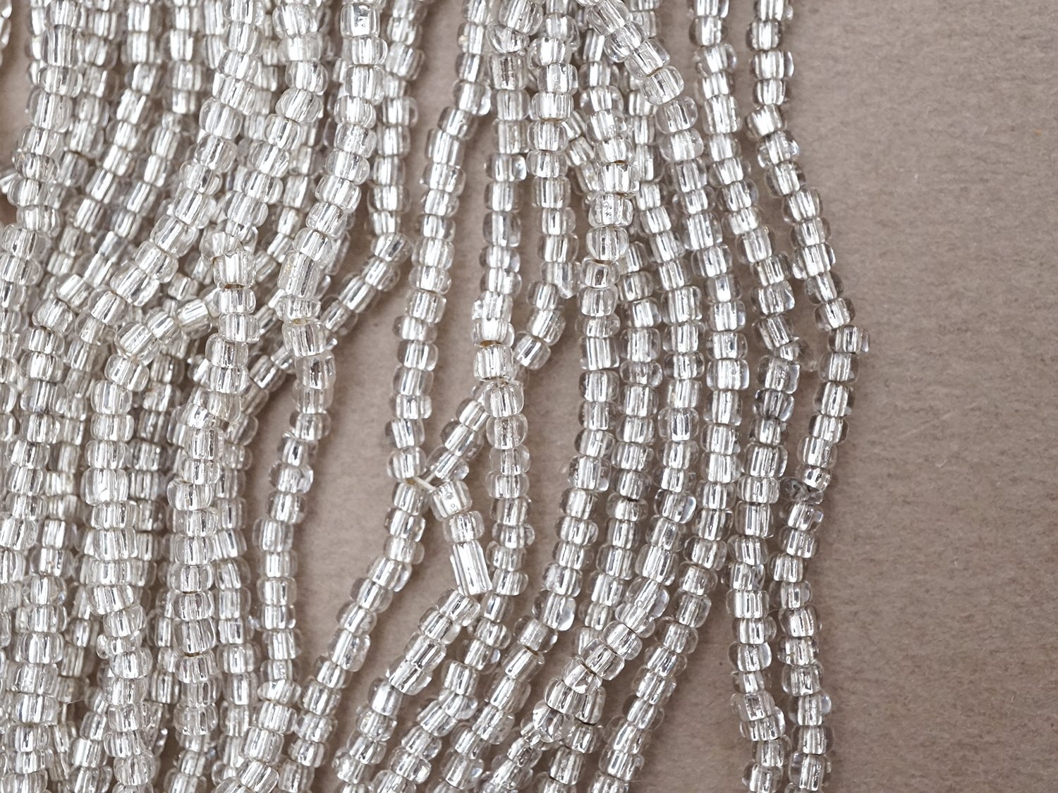 画像4: アンティーク ライン入り クリア＆シルバー シードビーズ ガラスビーズ 46〜63g (4)