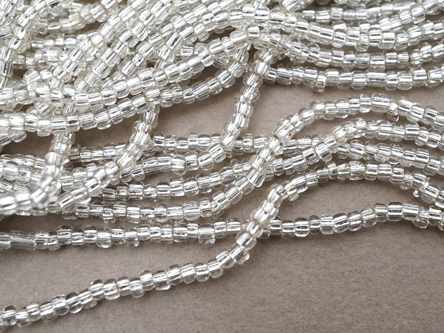 画像3: アンティーク ライン入り クリア＆シルバー シードビーズ ガラスビーズ 46〜63g (3)