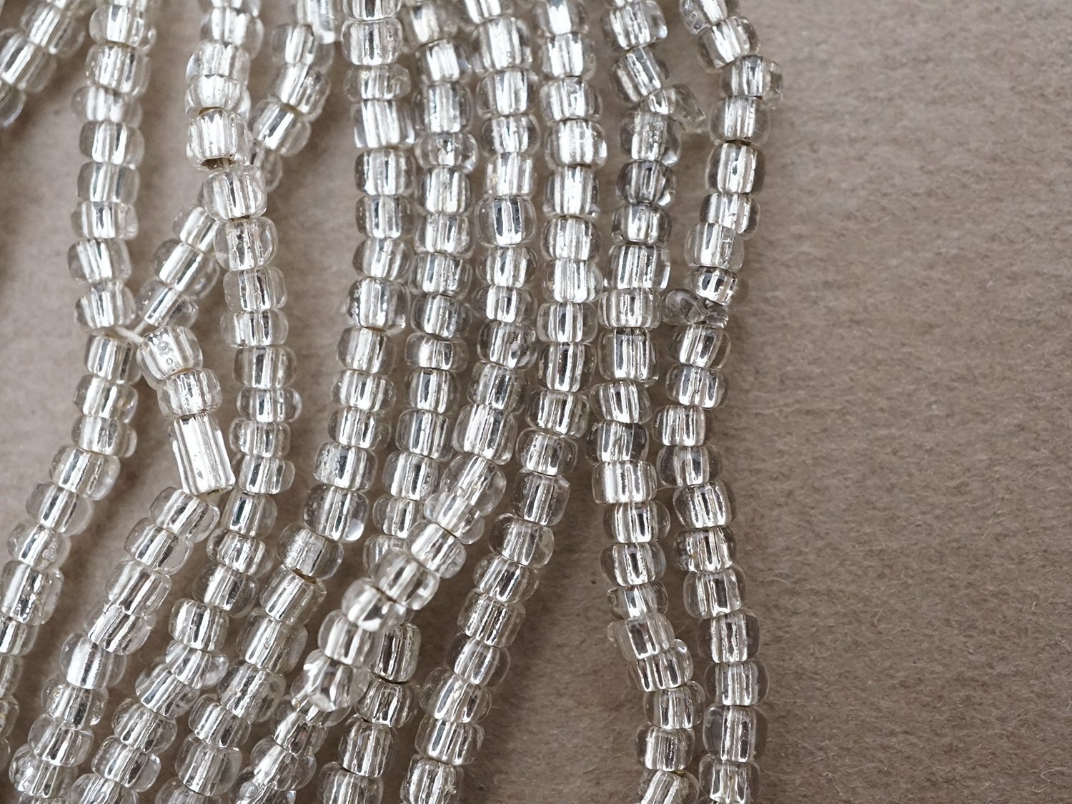 画像5: アンティーク ライン入り クリア＆シルバー シードビーズ ガラスビーズ 46〜63g (5)