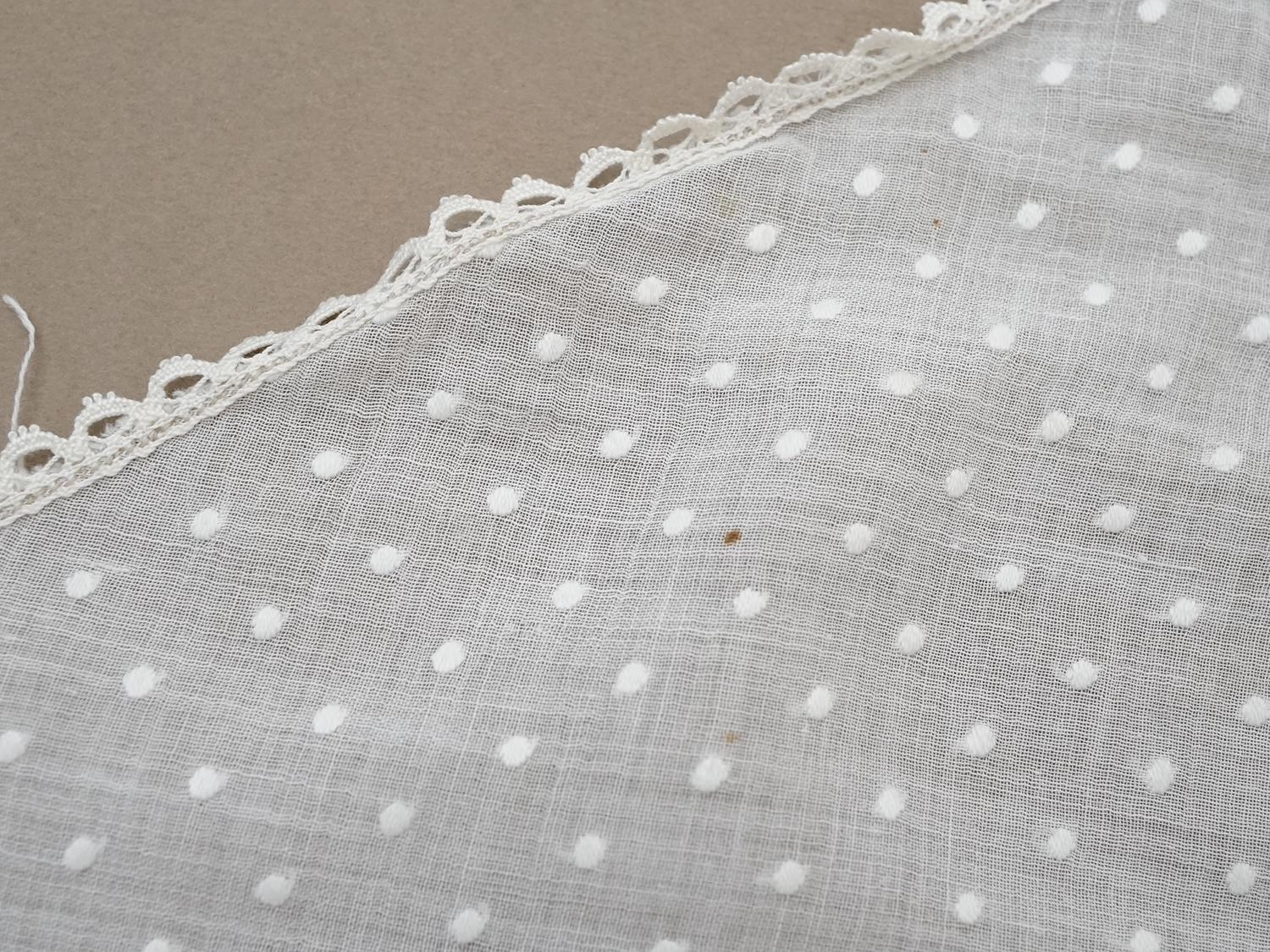 画像11: アンティーク  ドット刺繍入り コットンオーガンジー オフホワイト ファブリック テーブルクロス (11)
