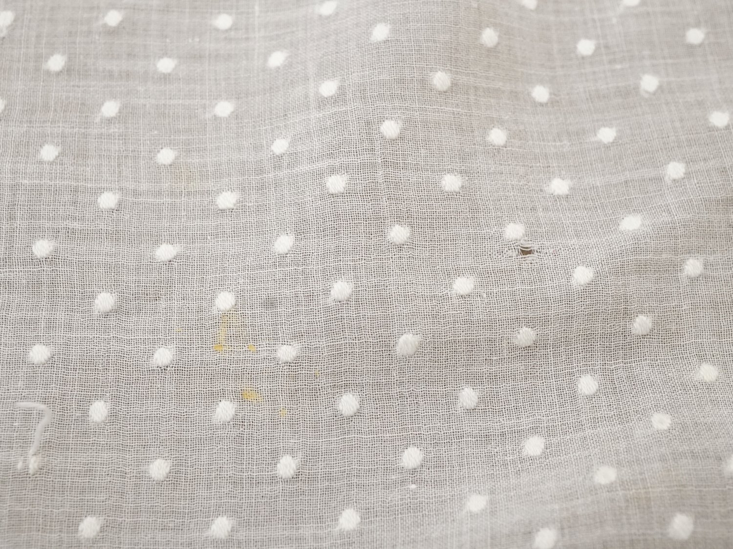 画像9: アンティーク  ドット刺繍入り コットンオーガンジー オフホワイト ファブリック テーブルクロス (9)
