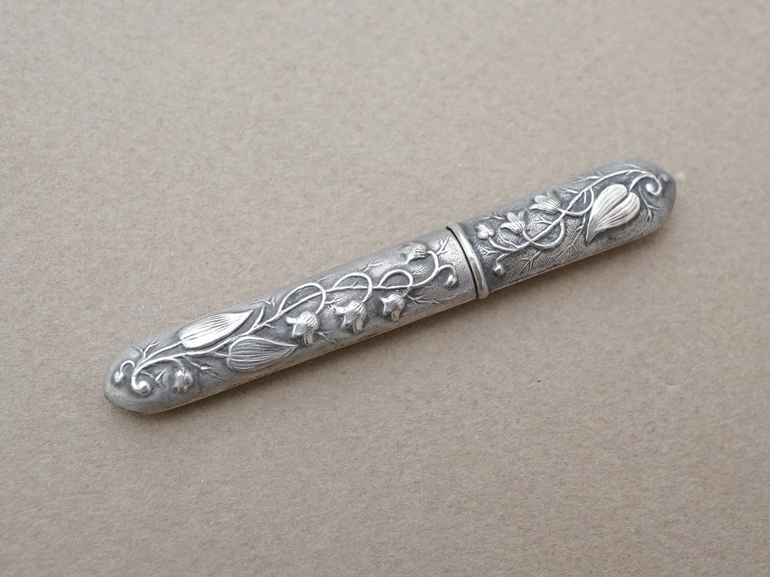 画像4: アンティーク シルバー製 鈴蘭の裁縫道具セット  (4)