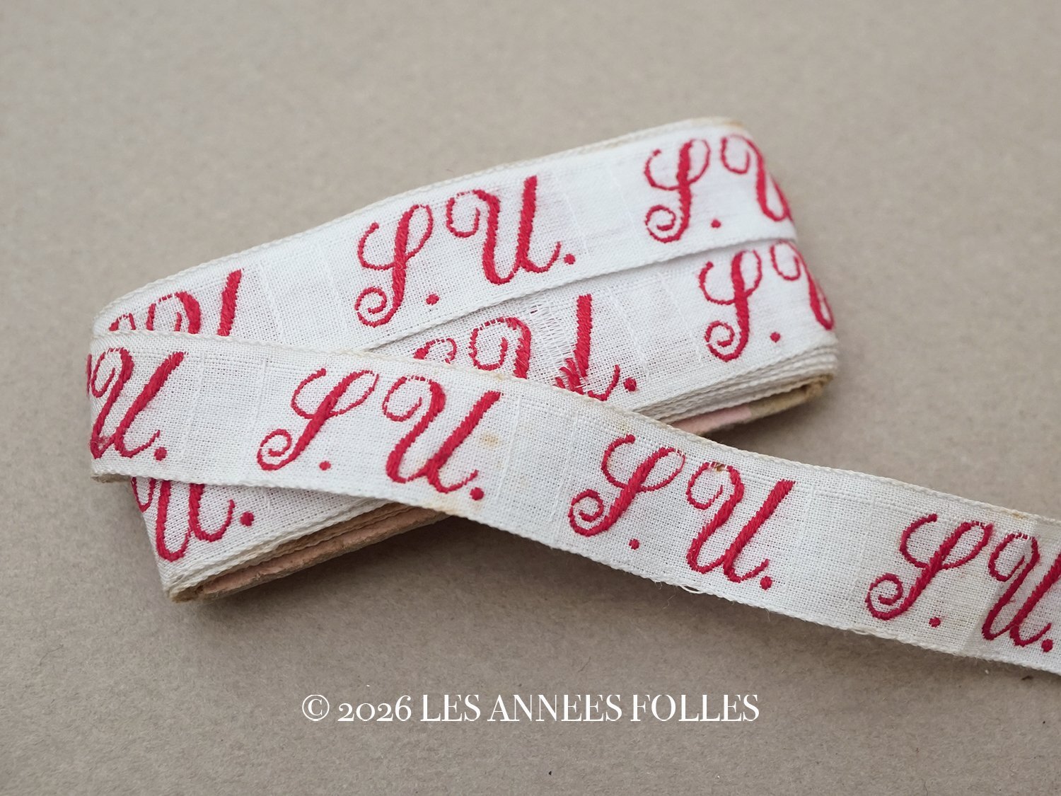 画像1: アンティーク 幅広 イニシャルテープ【SU】約3.2m ボルドー (1)