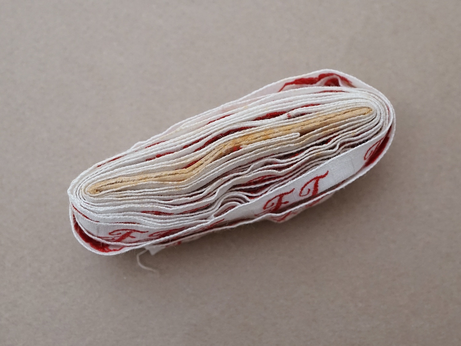 画像4: アンティーク 幅広 イニシャルテープ【FT】約3.5m ボルドー (4)