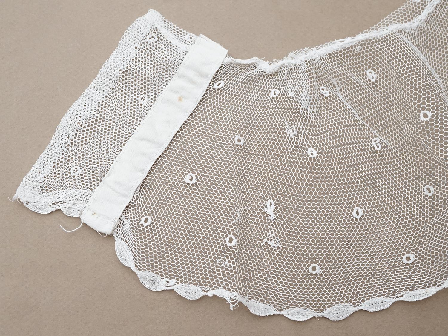 画像3: アンティーク 幅広 フリルレース 2.5m オフホワイト ドット刺繍入り チュールレース  幅11.5cm  (3)