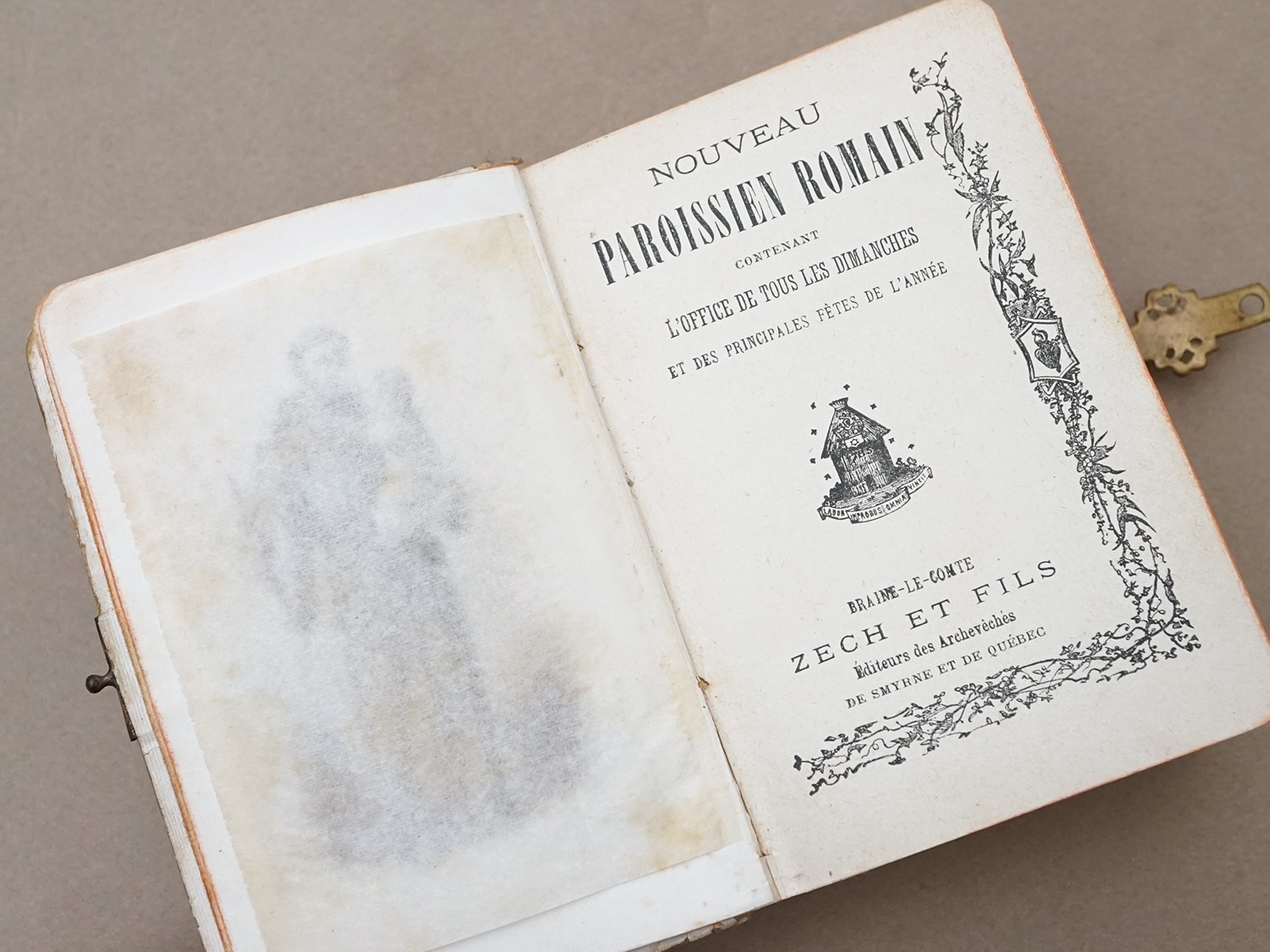 画像8: ＊蚤の市＊ 1901年 ミサ典書 薔薇のブーケ＆クロス 聖書  (8)