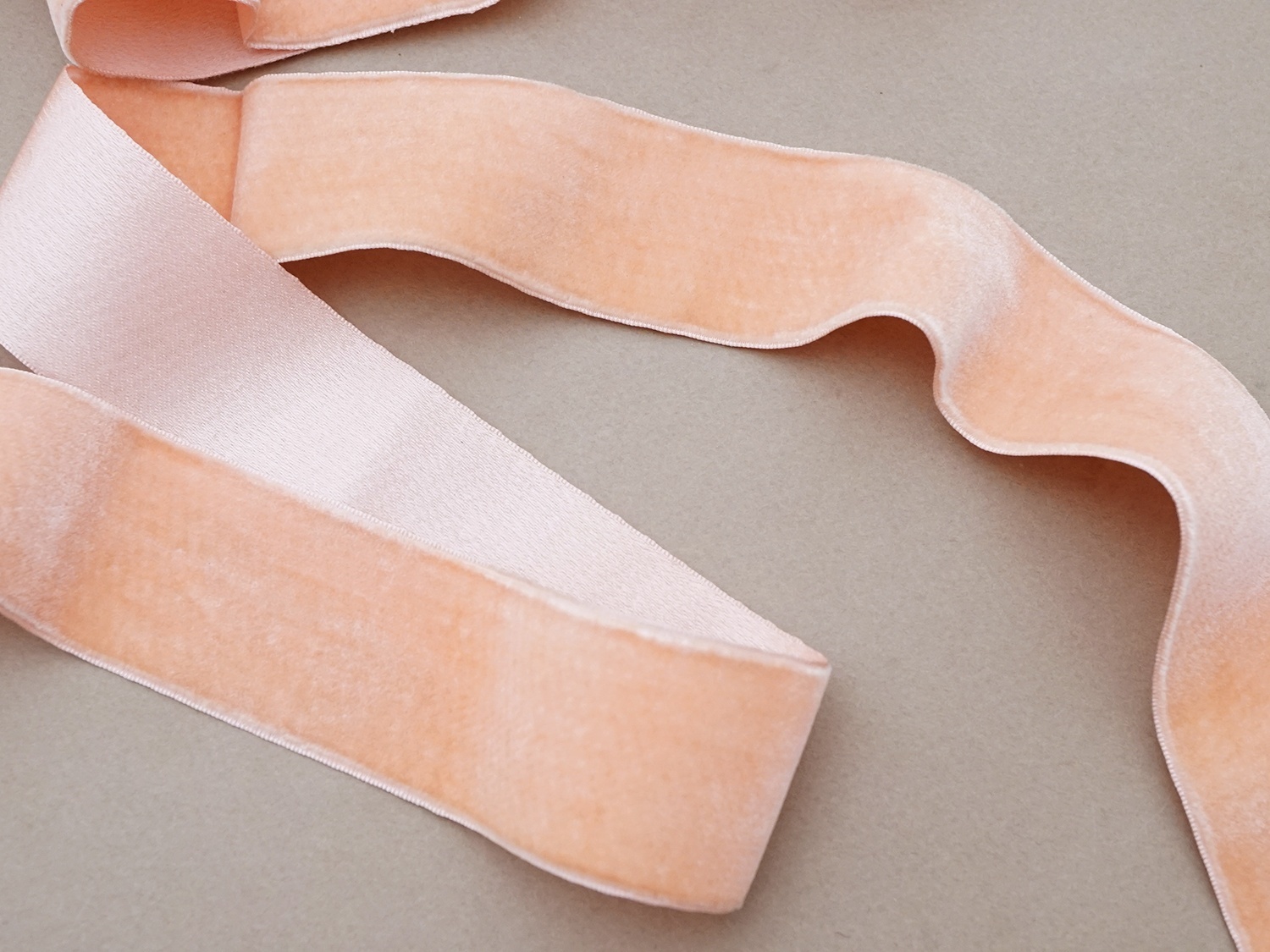 画像4: アンティーク シルク&コットン製 幅広 ベルベットリボン サーモンピンク ダブルフェイス PON 787 N 9 COL 602 (4)