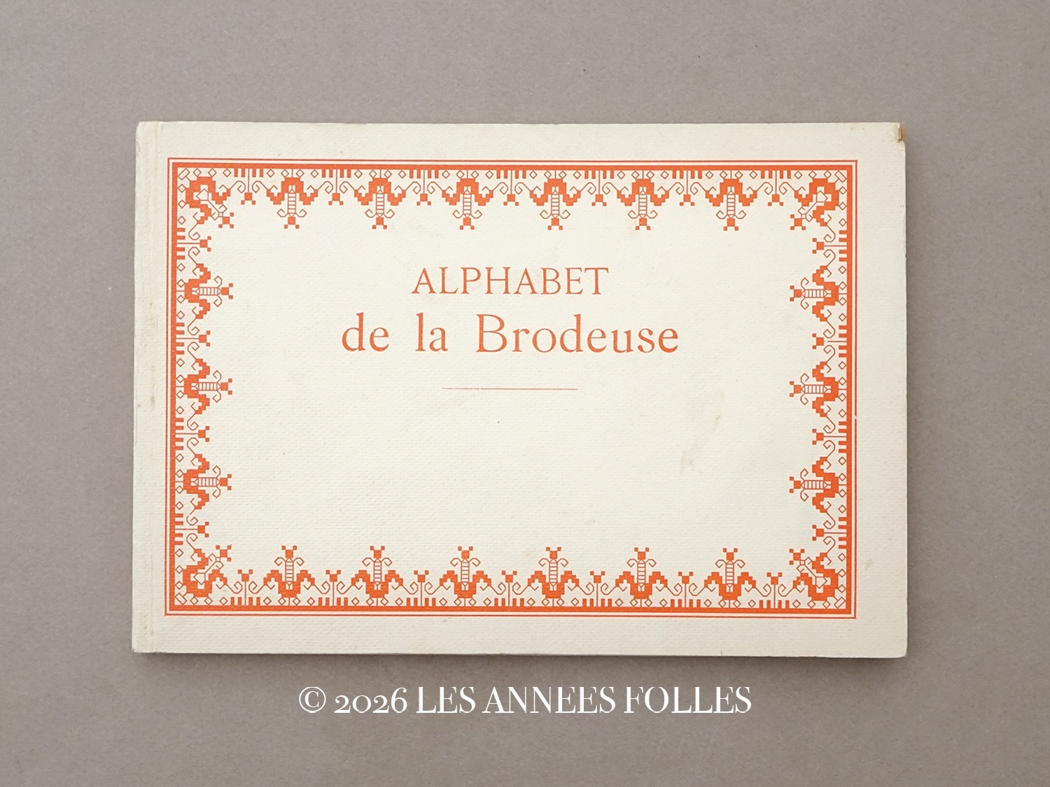 画像1: アンティーク DMC 刺繍図案帳 ALPHABET DE LA BRODEUSE - BIBLIOTHEQUE D.M.C - (1)