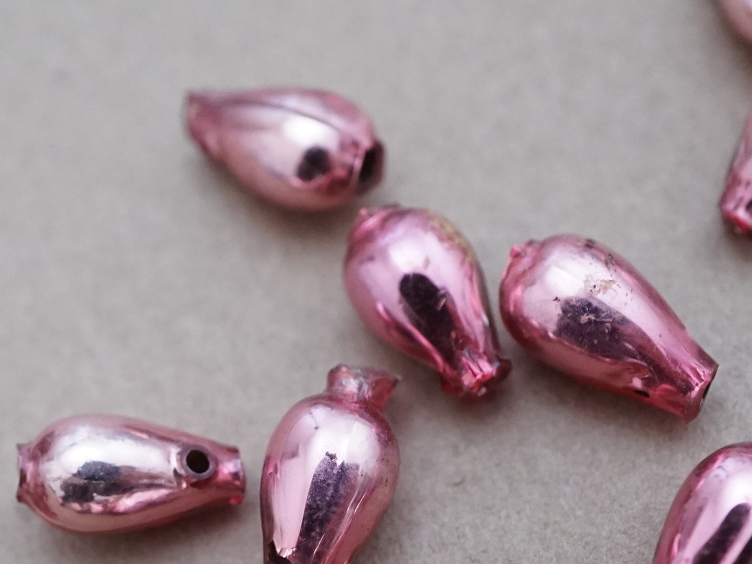 画像3: アンティーク スフレビーズ 4つ穴 ドロップ型 60ピースのセット 5.5×9.5mm ピンク (3)