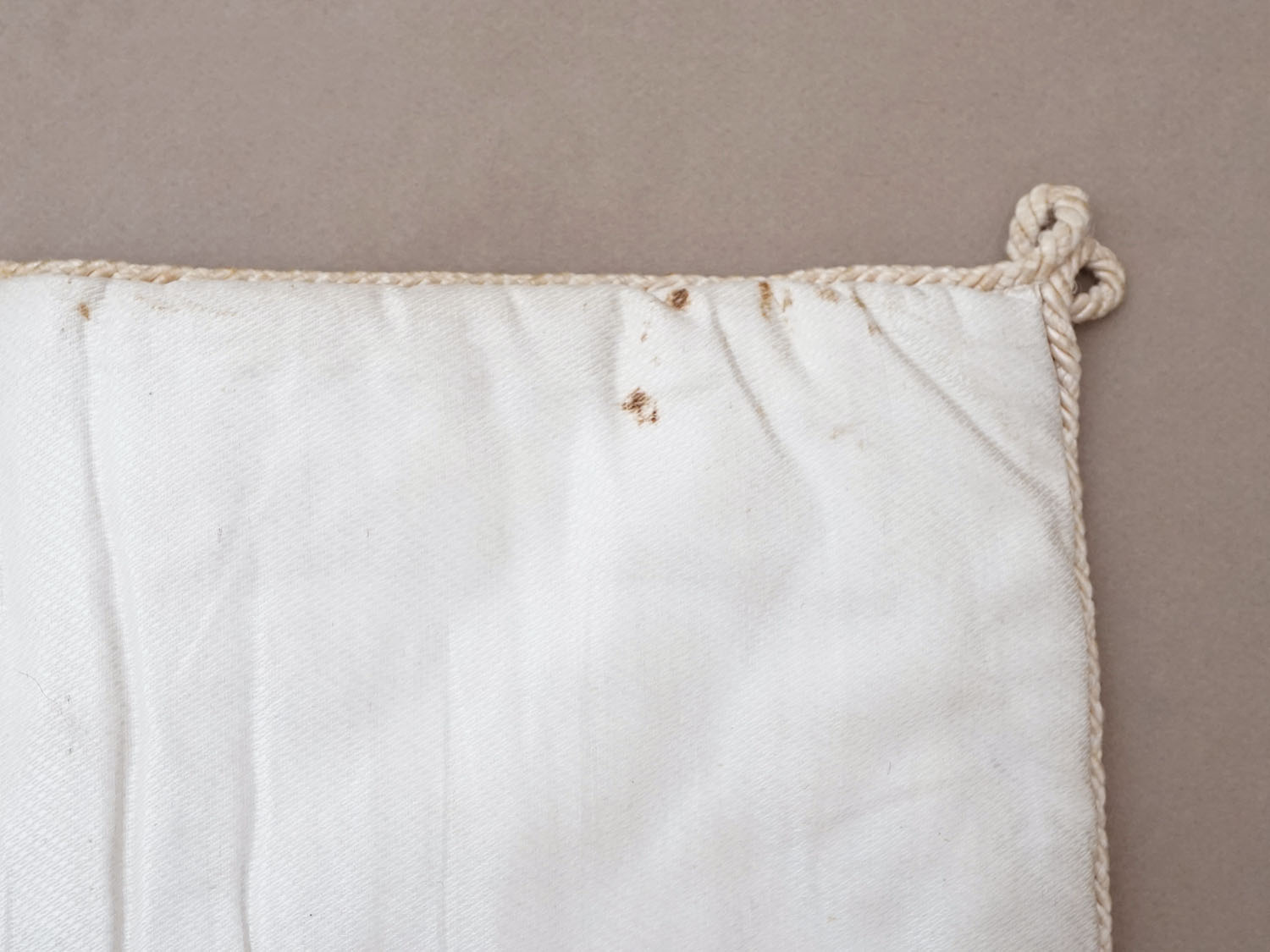 画像7: アンティーク シルク製 ポシェット リボン刺繍 ハンキーケース  (7)