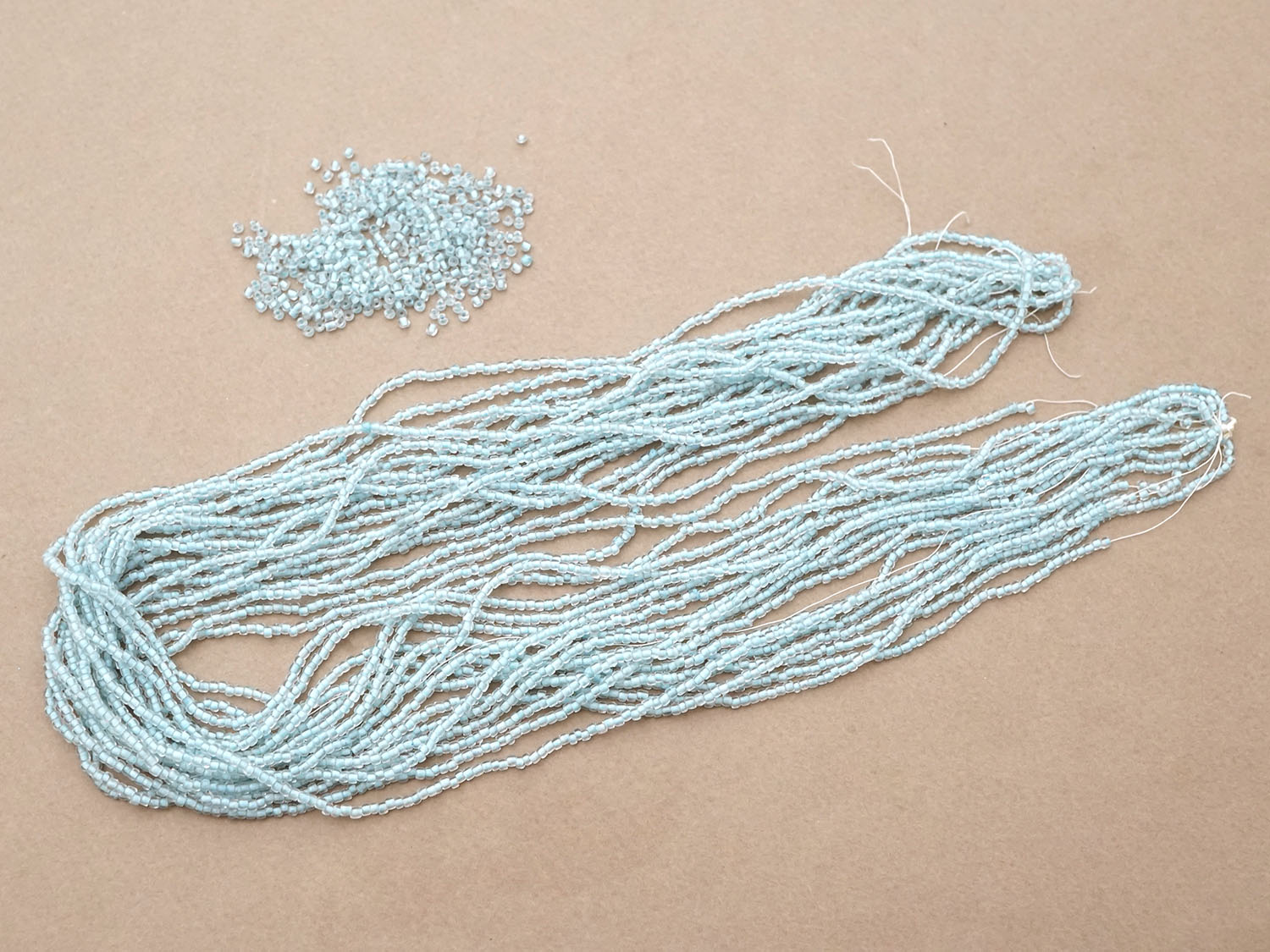 画像4: アンティーク シードビーズ クリア＆パウダーブルー ガラスビーズ 63g (4)