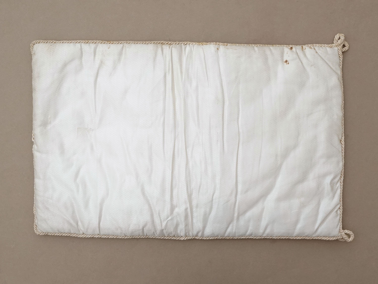 画像6: アンティーク シルク製 ポシェット リボン刺繍 ハンキーケース  (6)