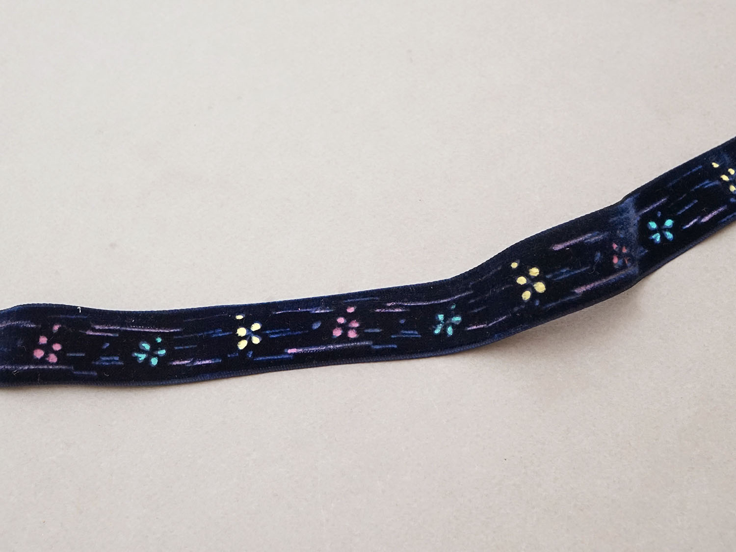 画像4: 未使用 アンティーク 花のハンドペイント ベルベットリボン ダークブルー PON 6537 (4)