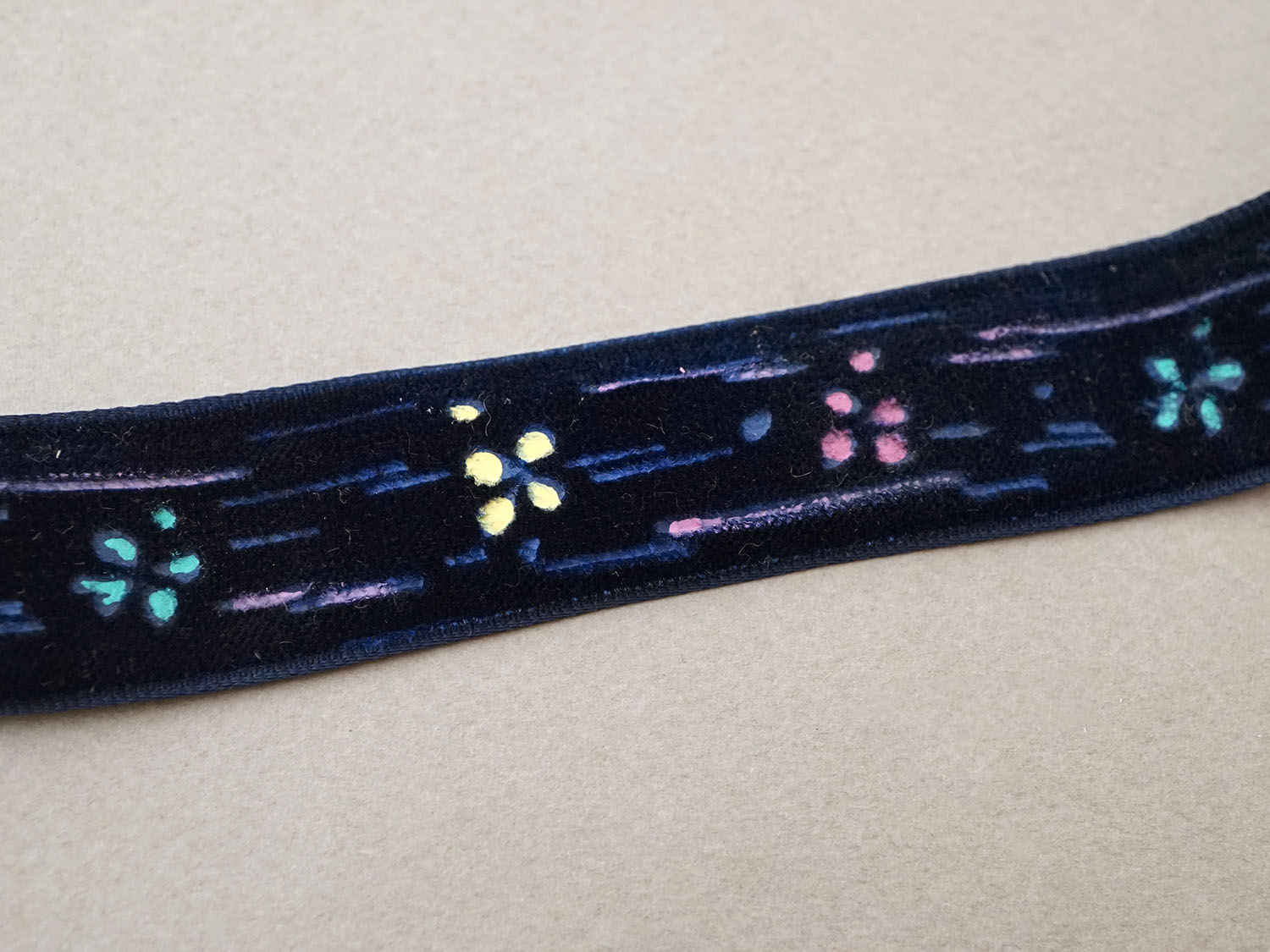 画像3: 未使用 アンティーク 花のハンドペイント ベルベットリボン ダークブルー PON 6537 (3)