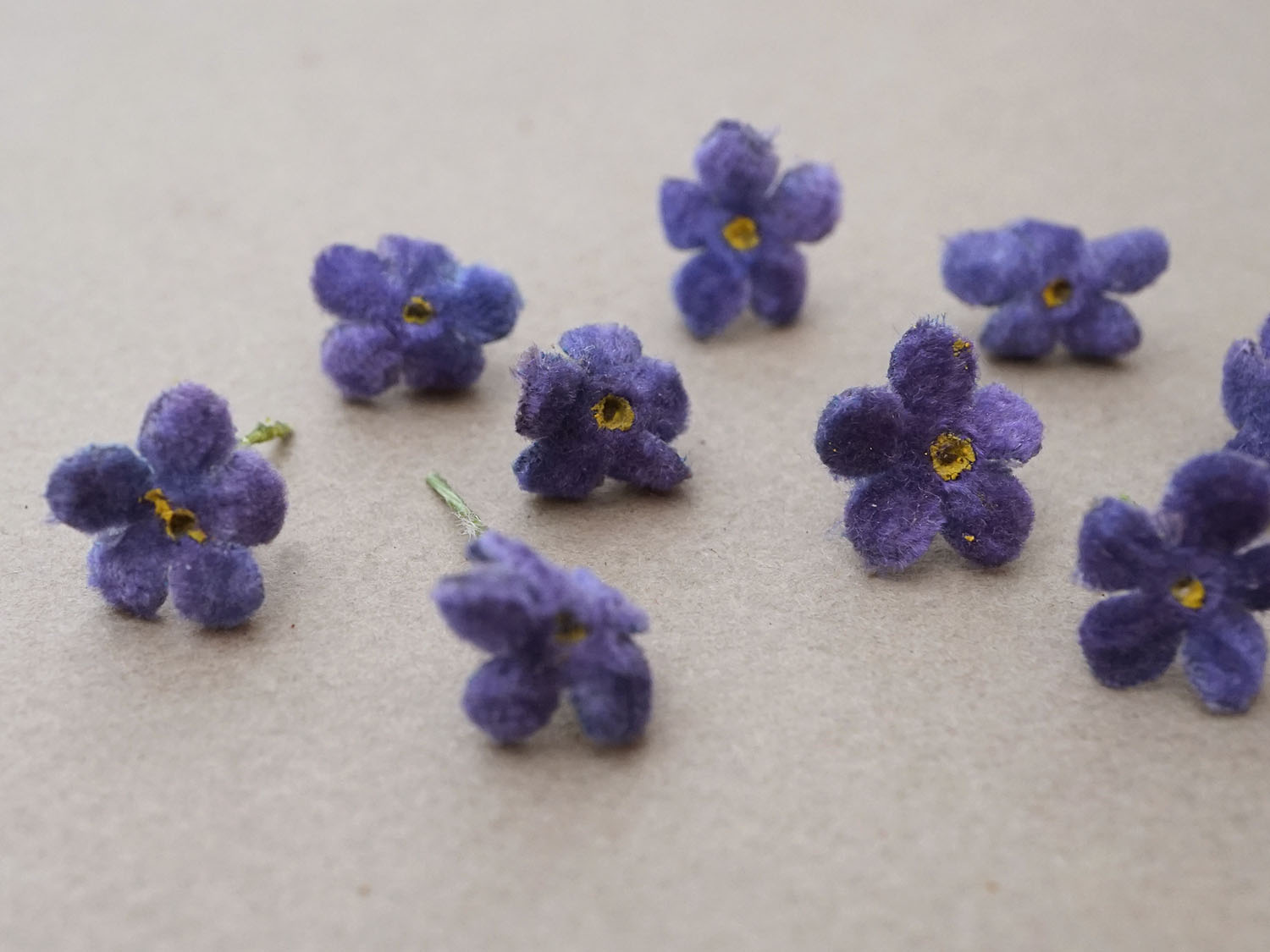 画像2: アンティーク 勿忘草の小さな布花 紫 9ピースのセット 約13mm (2)